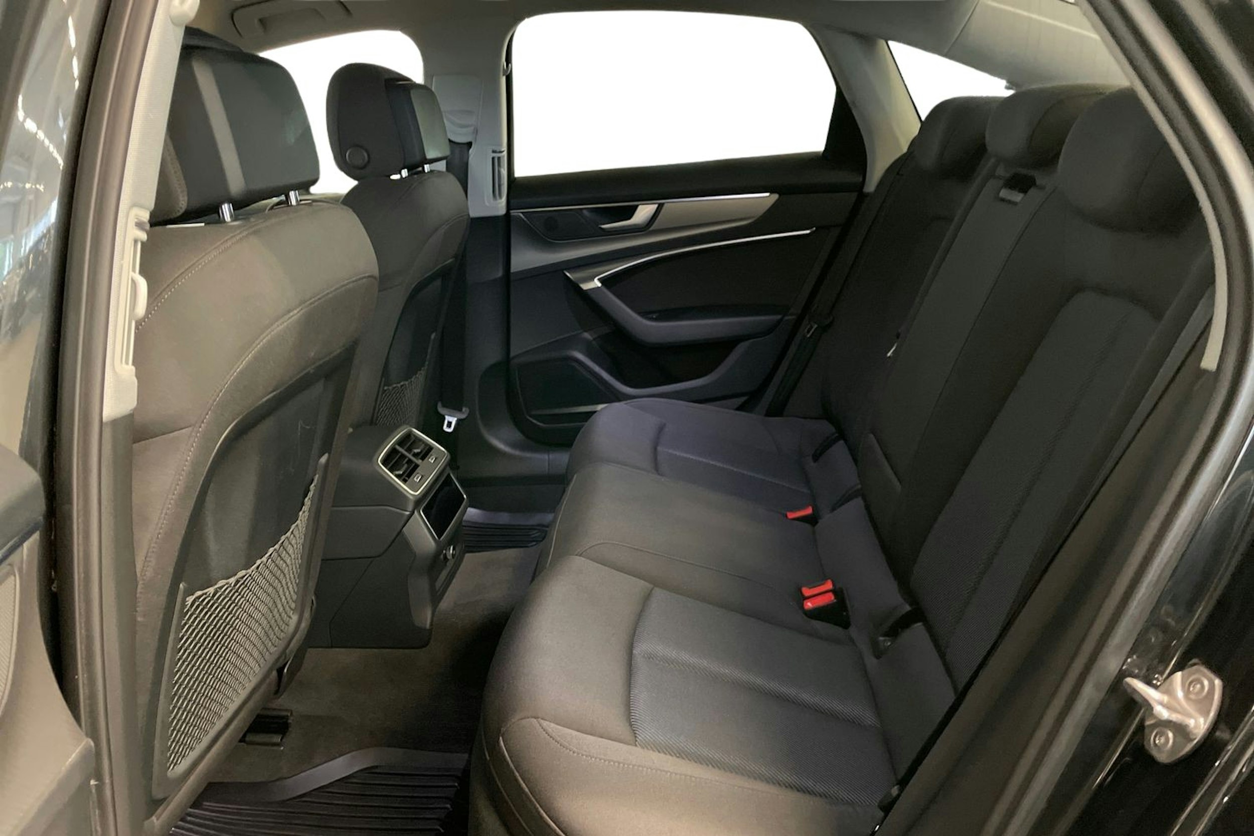 Harmaa Audi A6 2021 kuva 10.