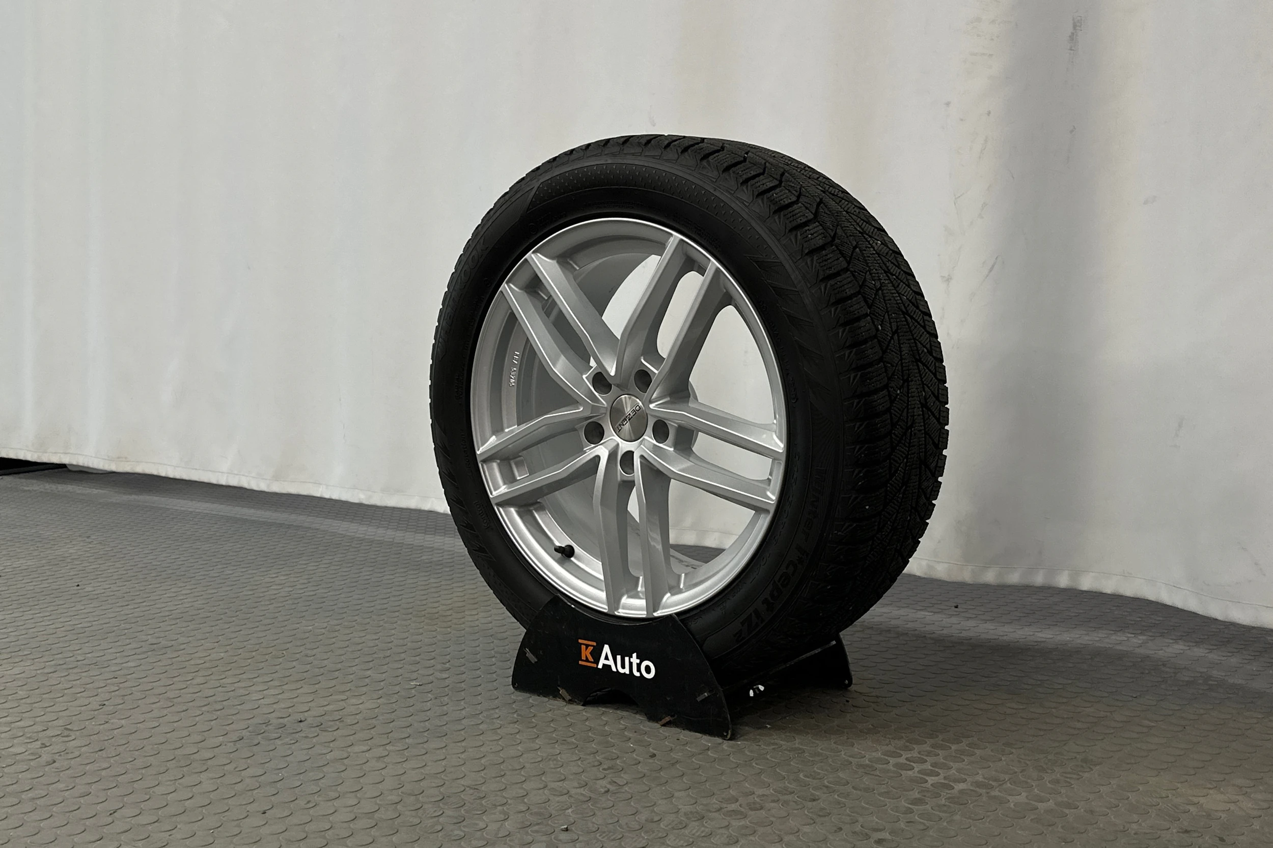 sininen Audi A6 2021 kuva 13.