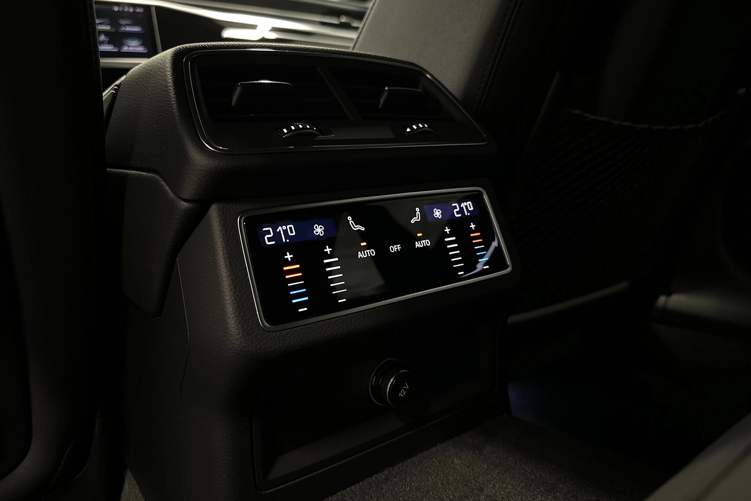 sininen Audi A6 2021 kuva 28.