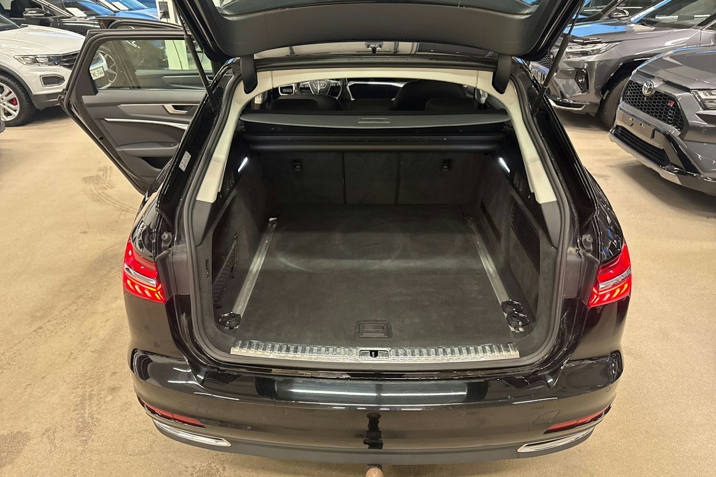 musta Audi A6 2021 kuva 12.