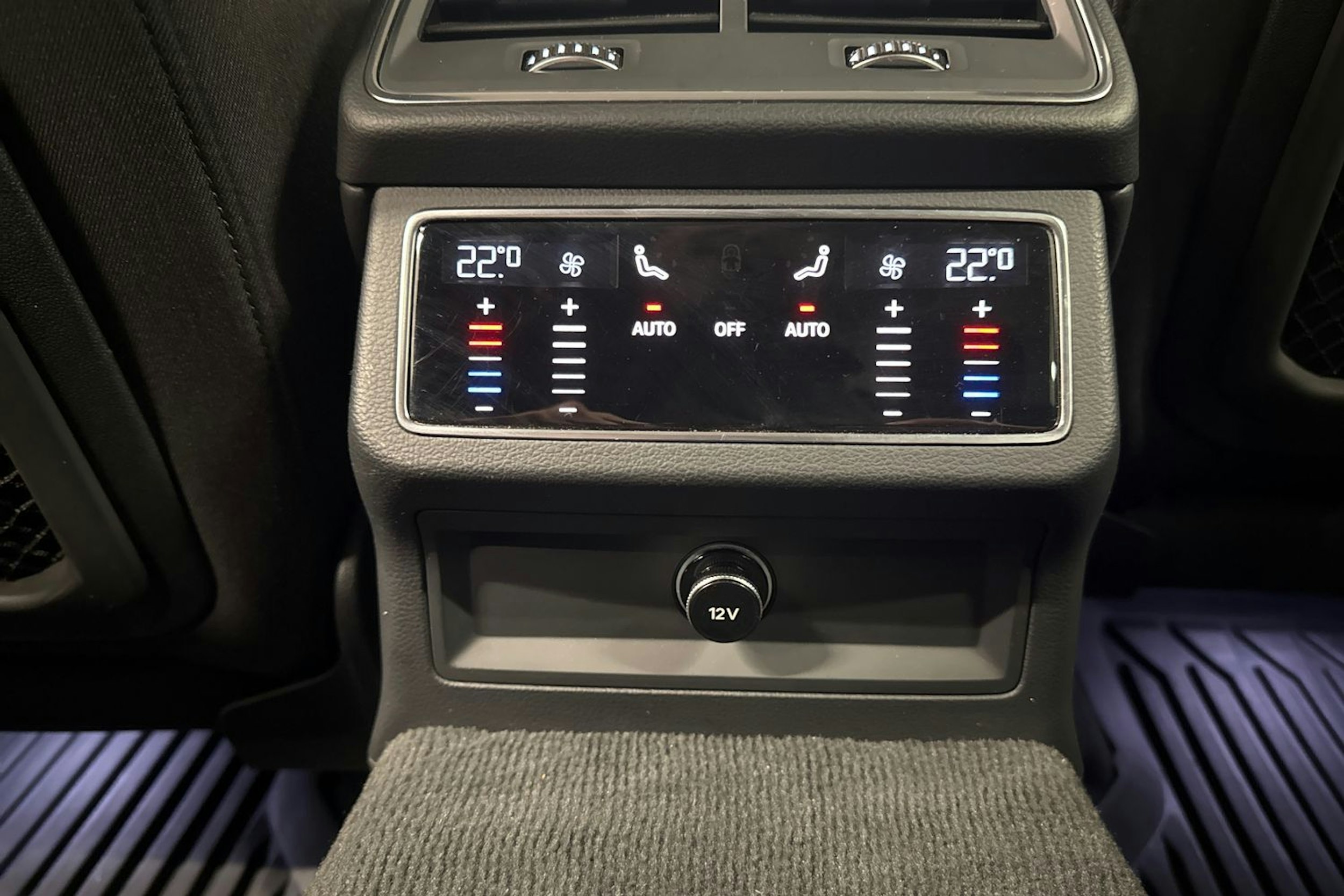 musta Audi A6 2021 kuva 17.