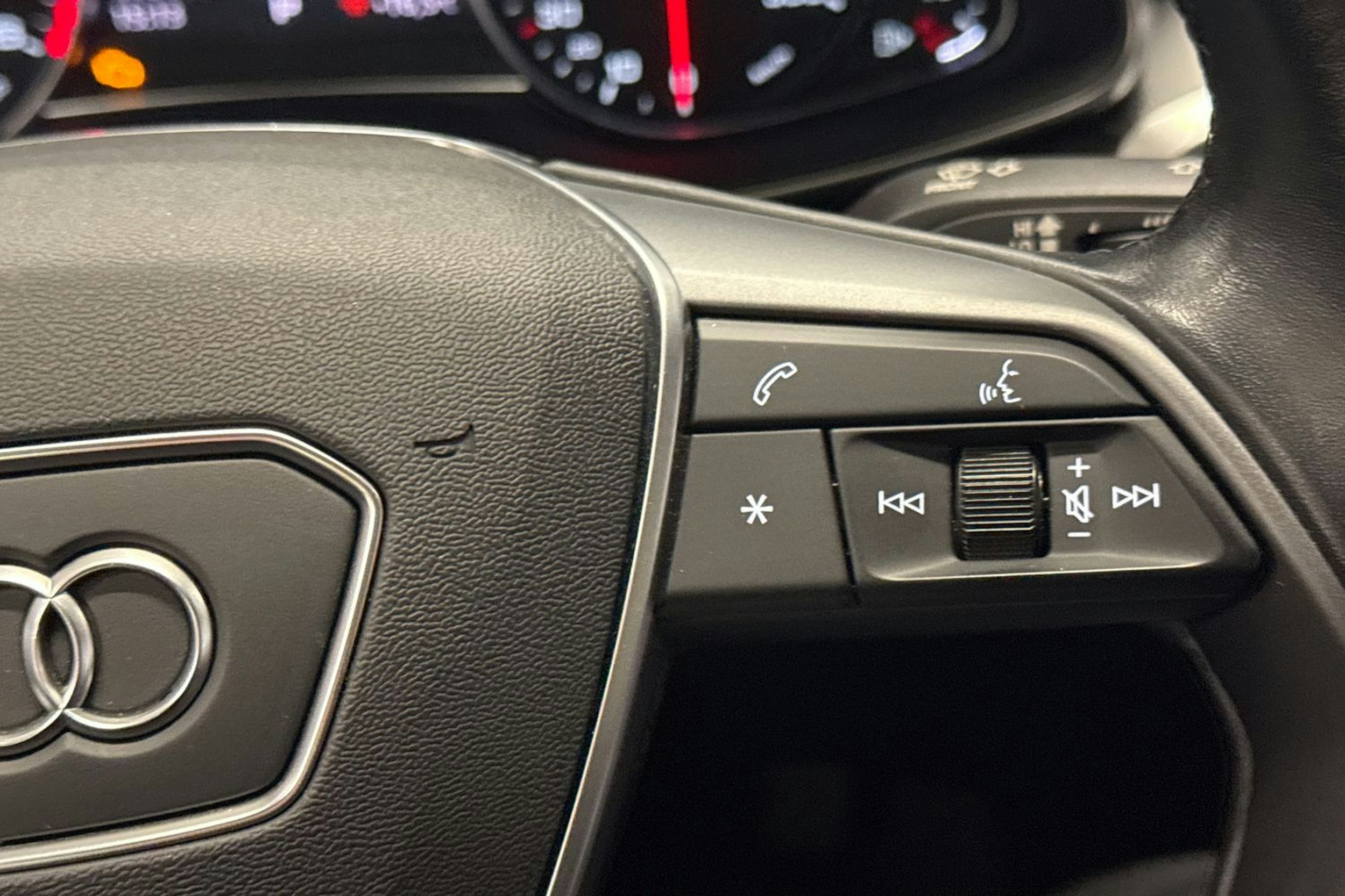 musta Audi A6 2021 kuva 19.