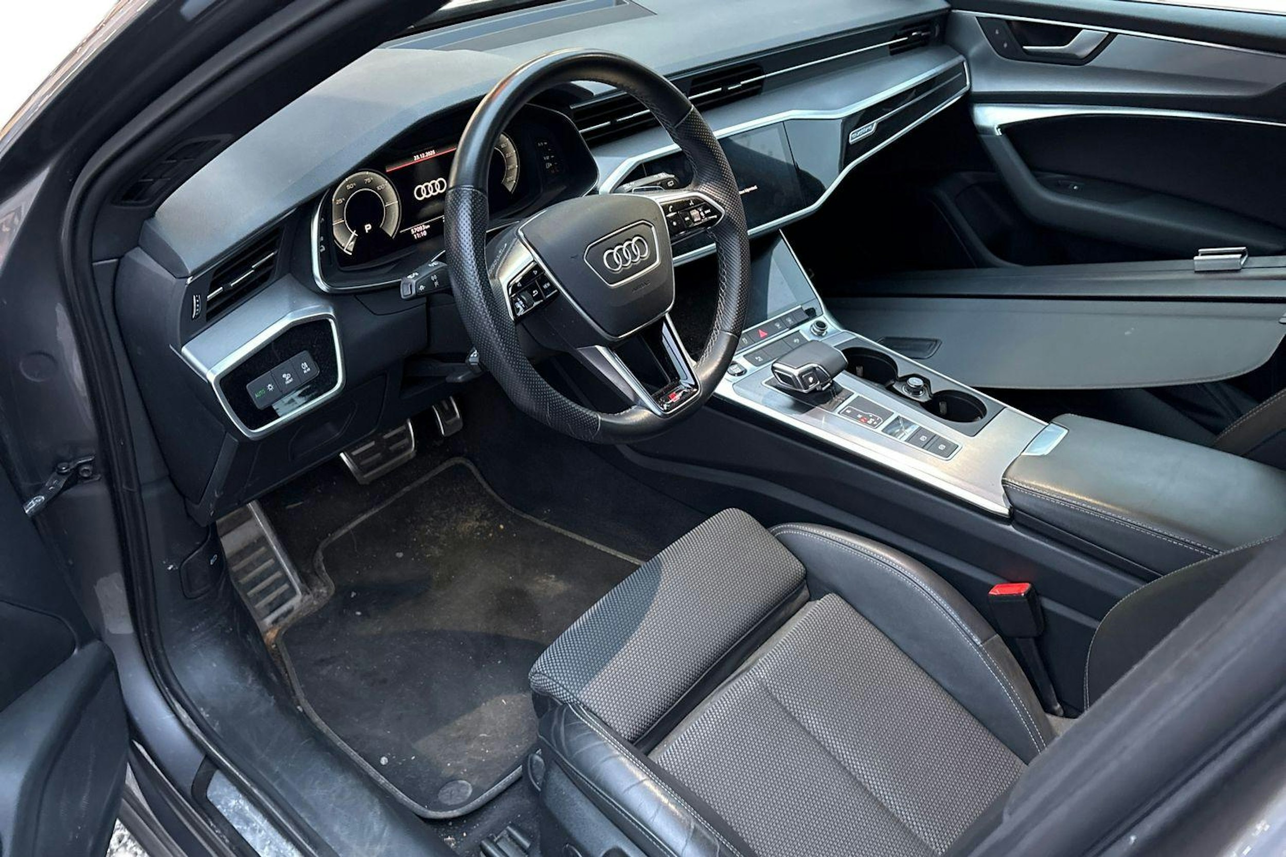 harmaa Audi A6 2021 kuva 3.