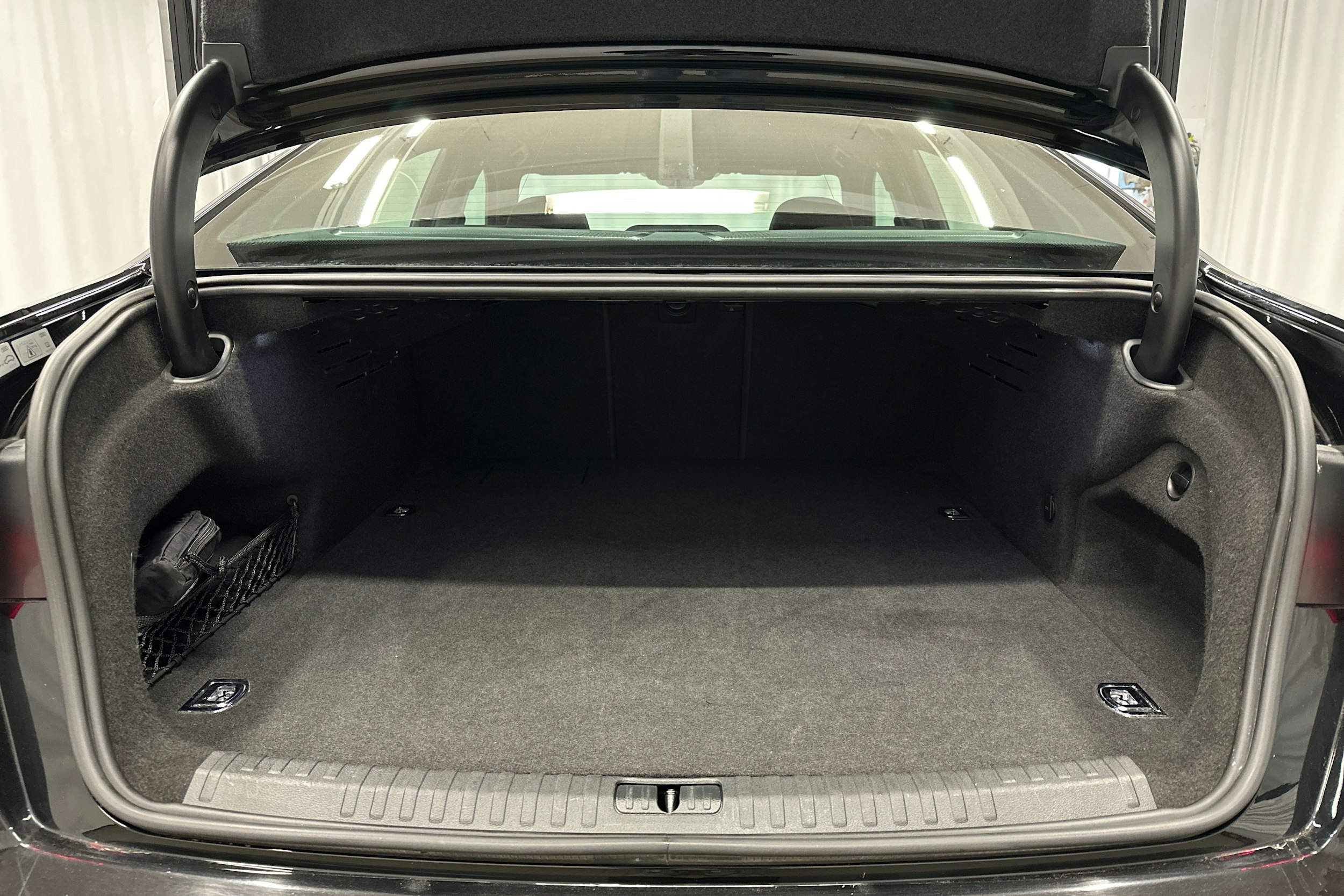 musta Audi A6 2021 kuva 14.