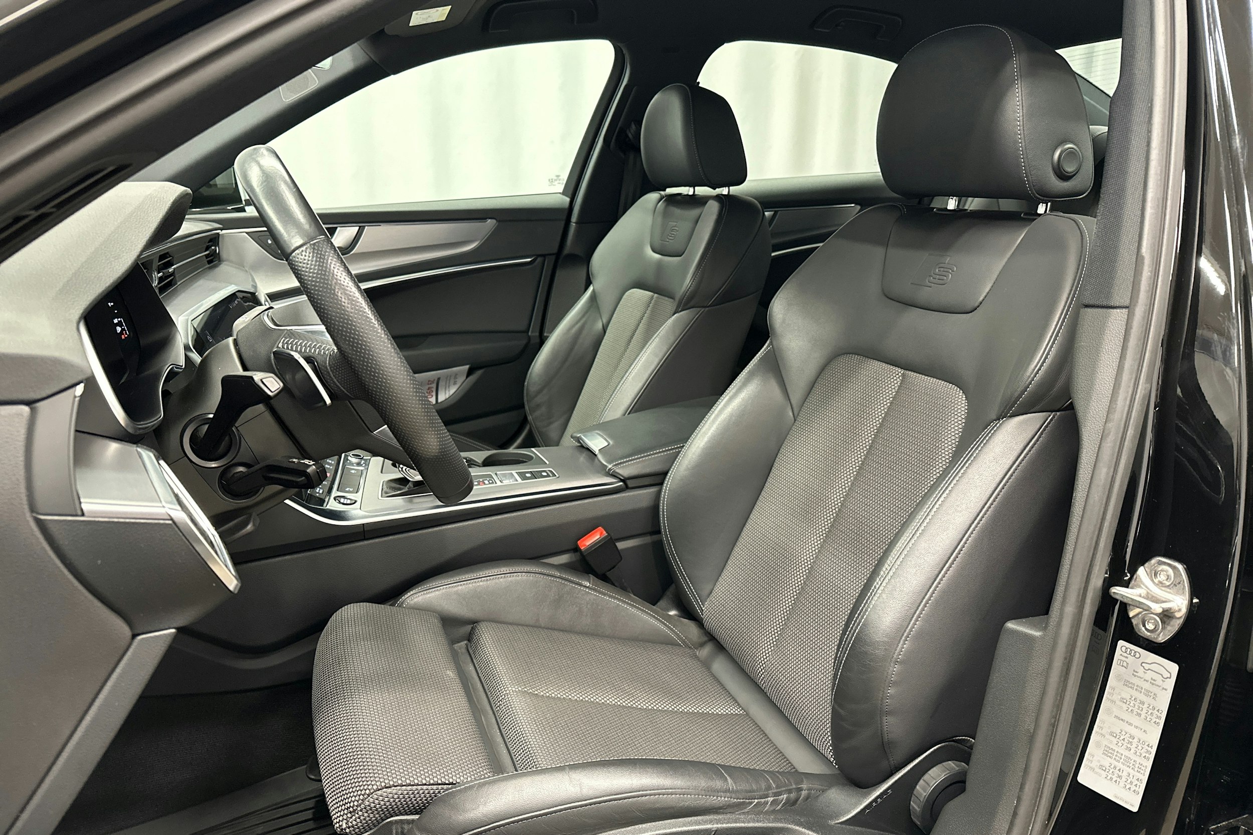 musta Audi A6 2021 kuva 17.