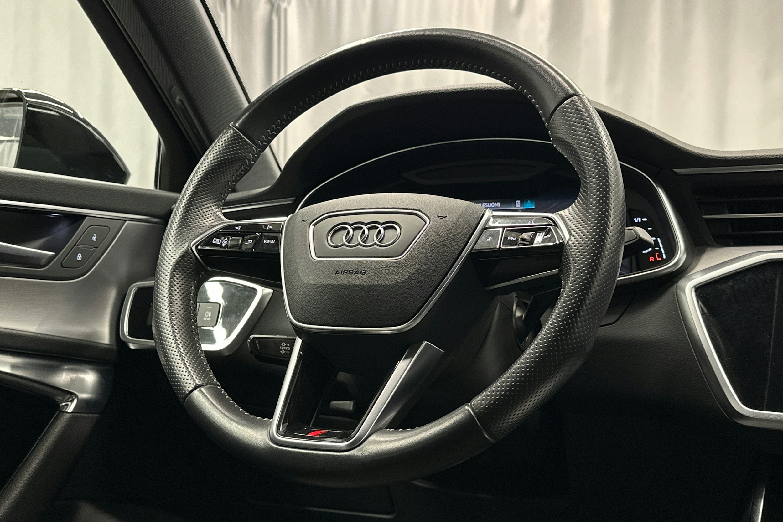 musta Audi A6 2021 kuva 18.
