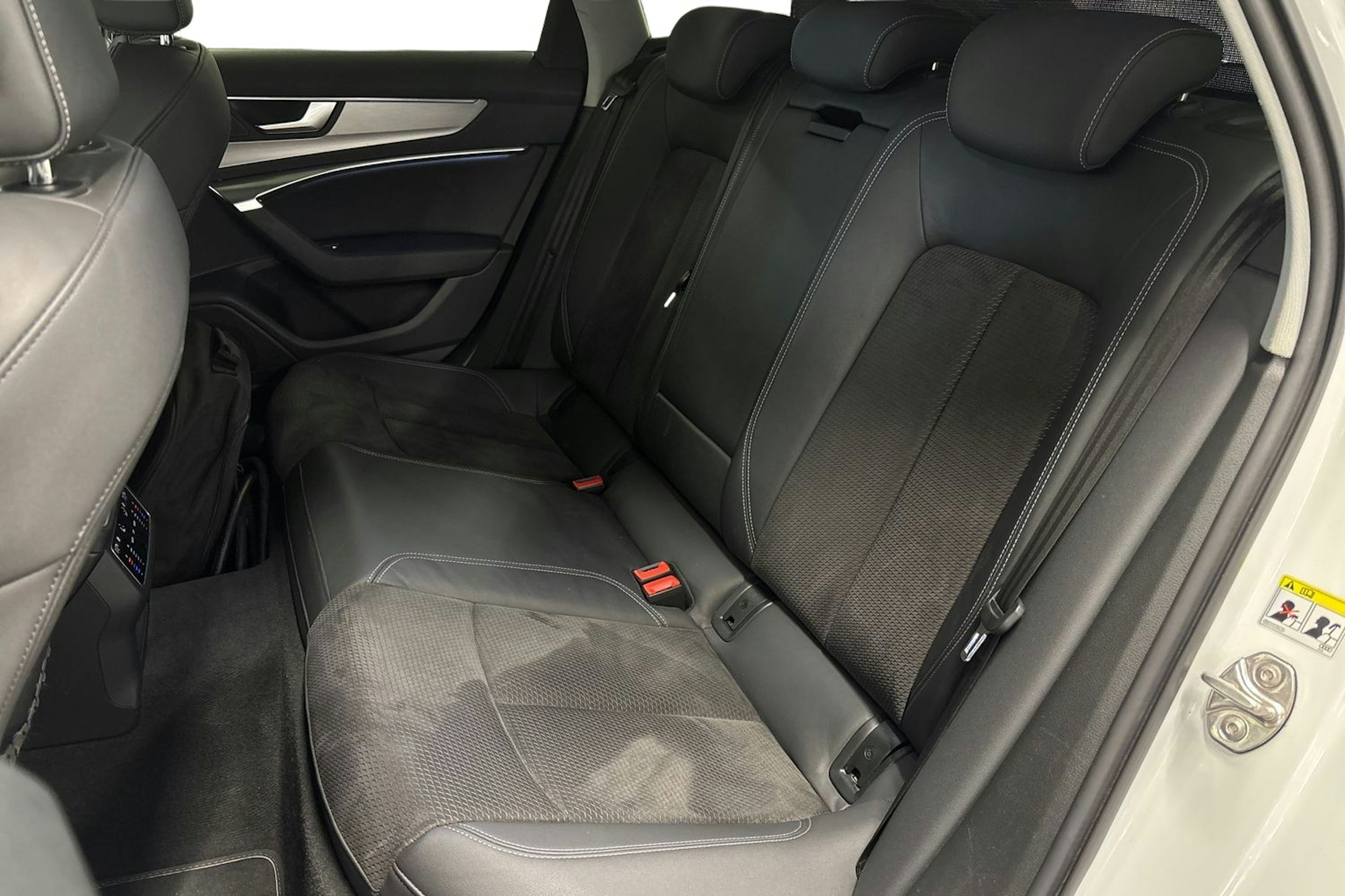Valkoinen Audi A6 2021 kuva 10.
