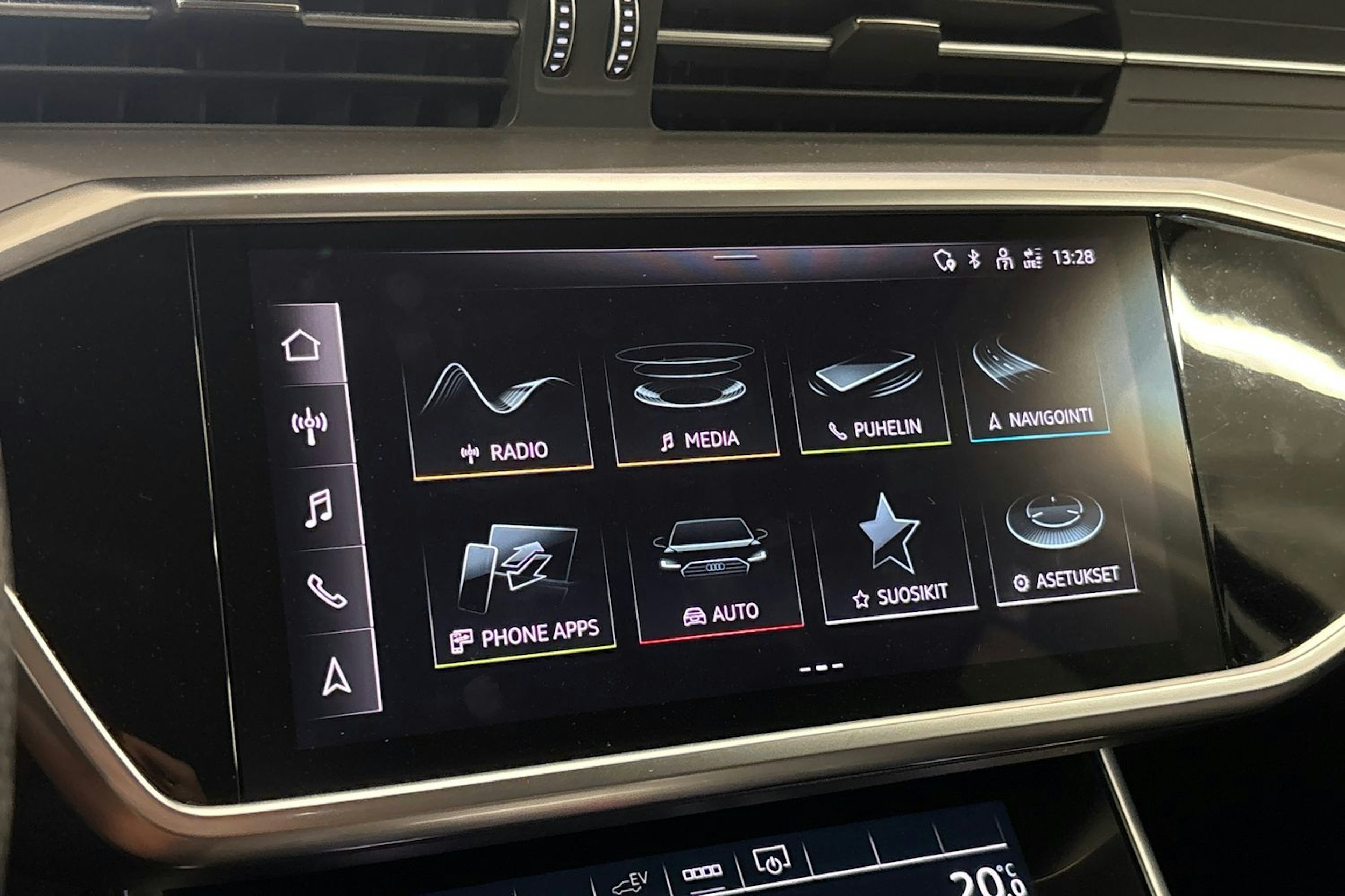 Valkoinen Audi A6 2021 kuva 14.