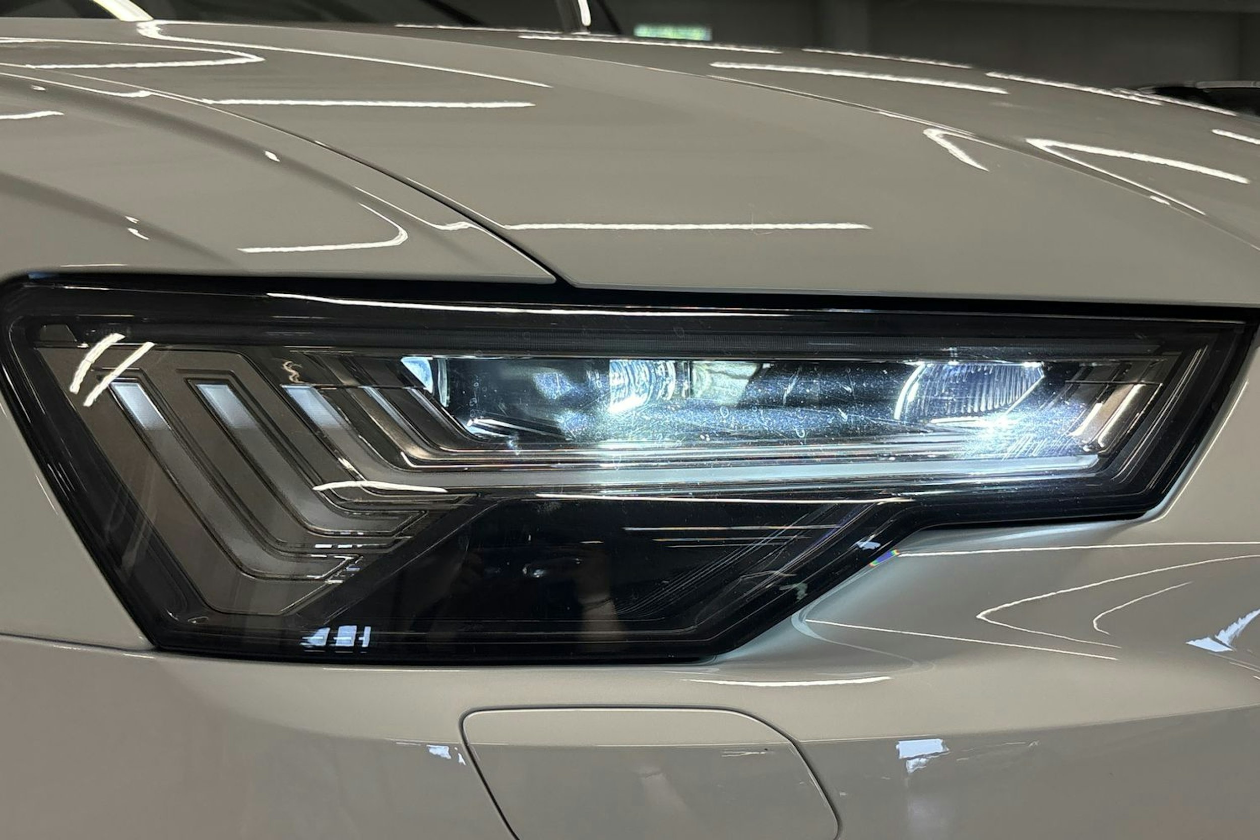 Valkoinen Audi A6 2021 kuva 26.