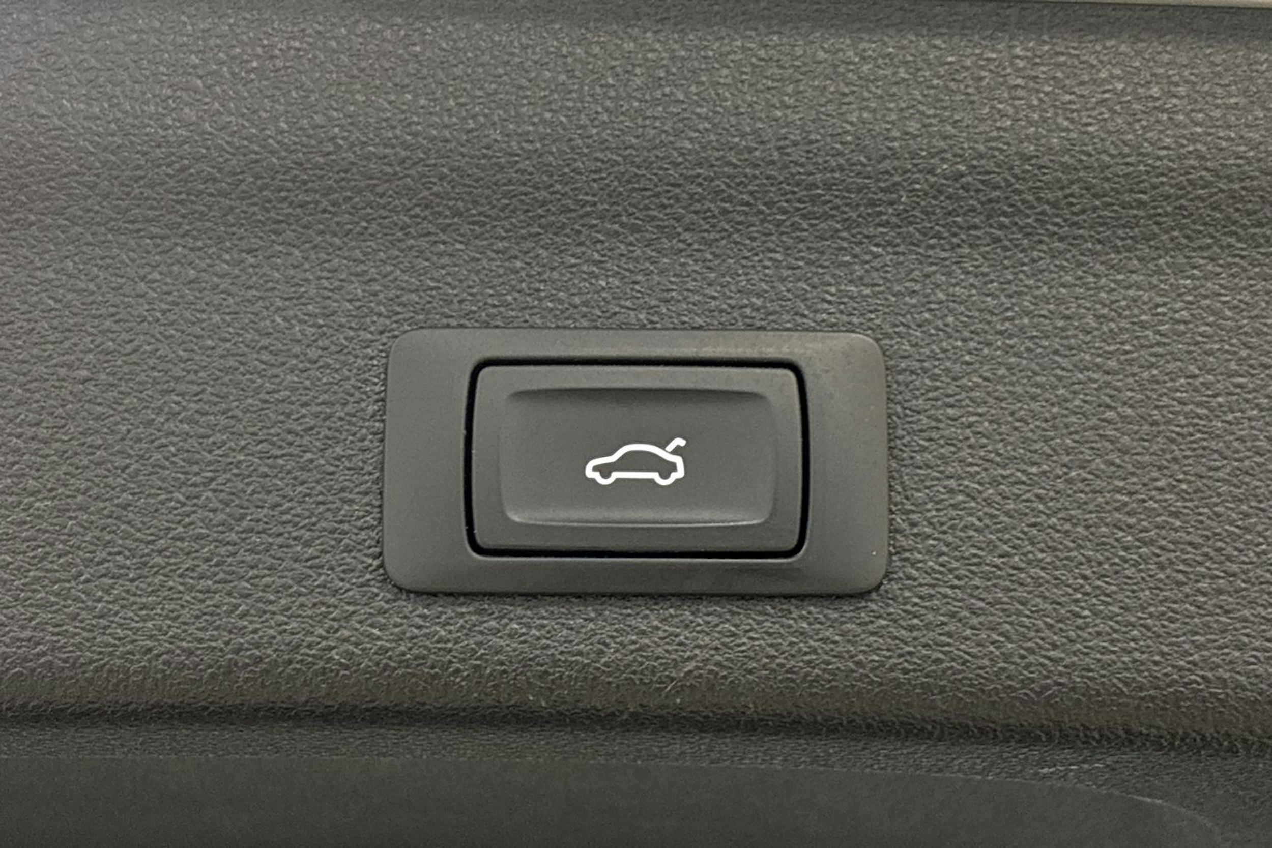 Valkoinen Audi A6 2021 kuva 27.