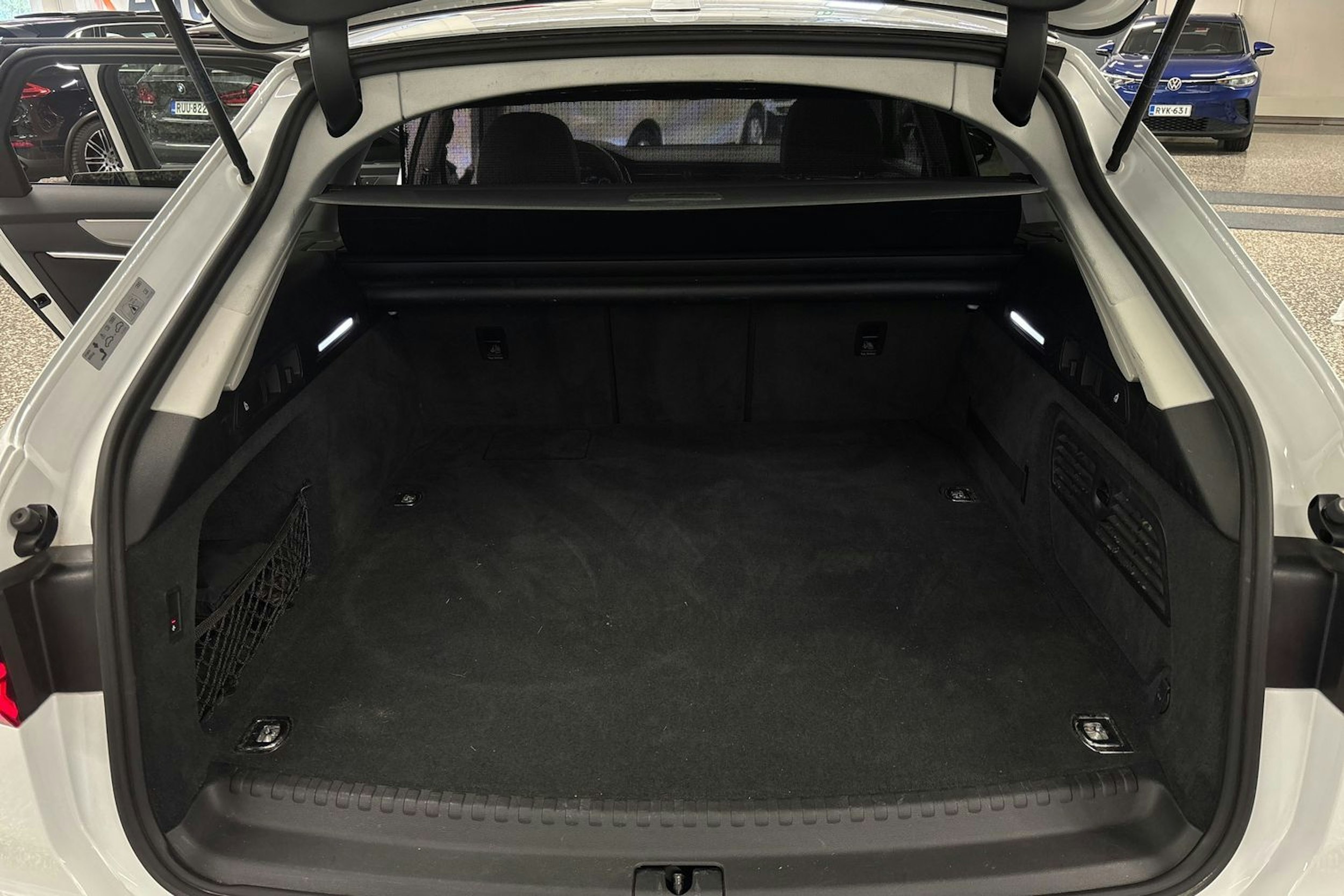 Valkoinen Audi A6 2021 kuva 28.