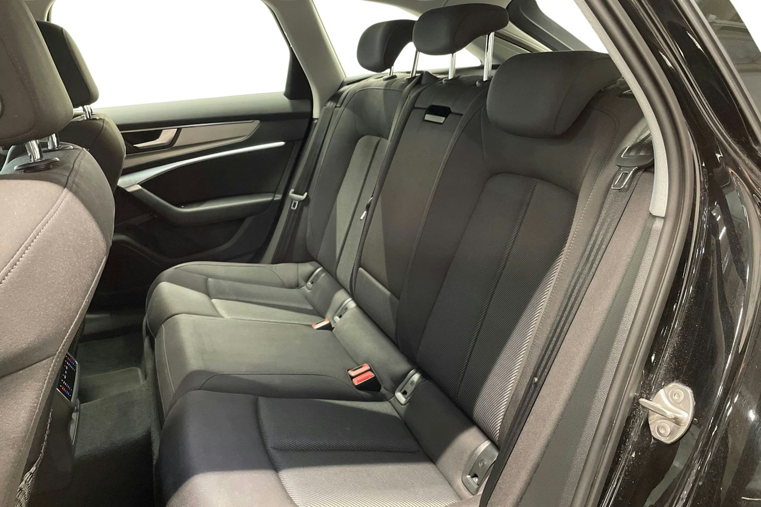 musta Audi A6 2021 kuva 10.
