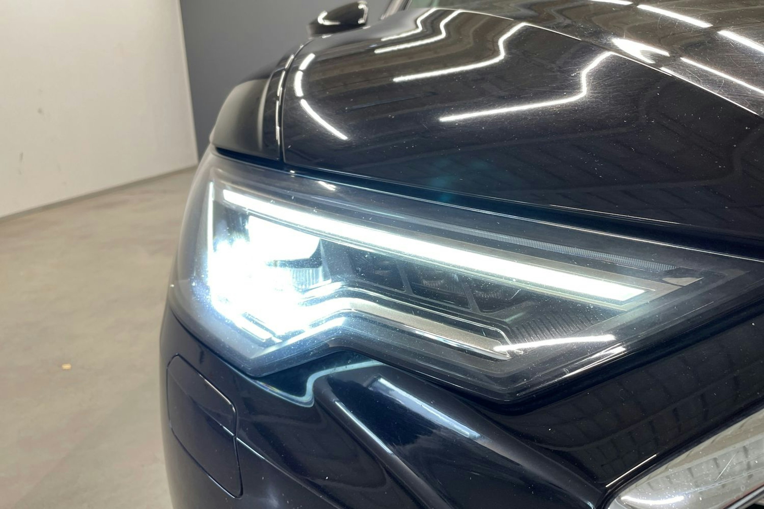 musta Audi A6 2021 kuva 14.