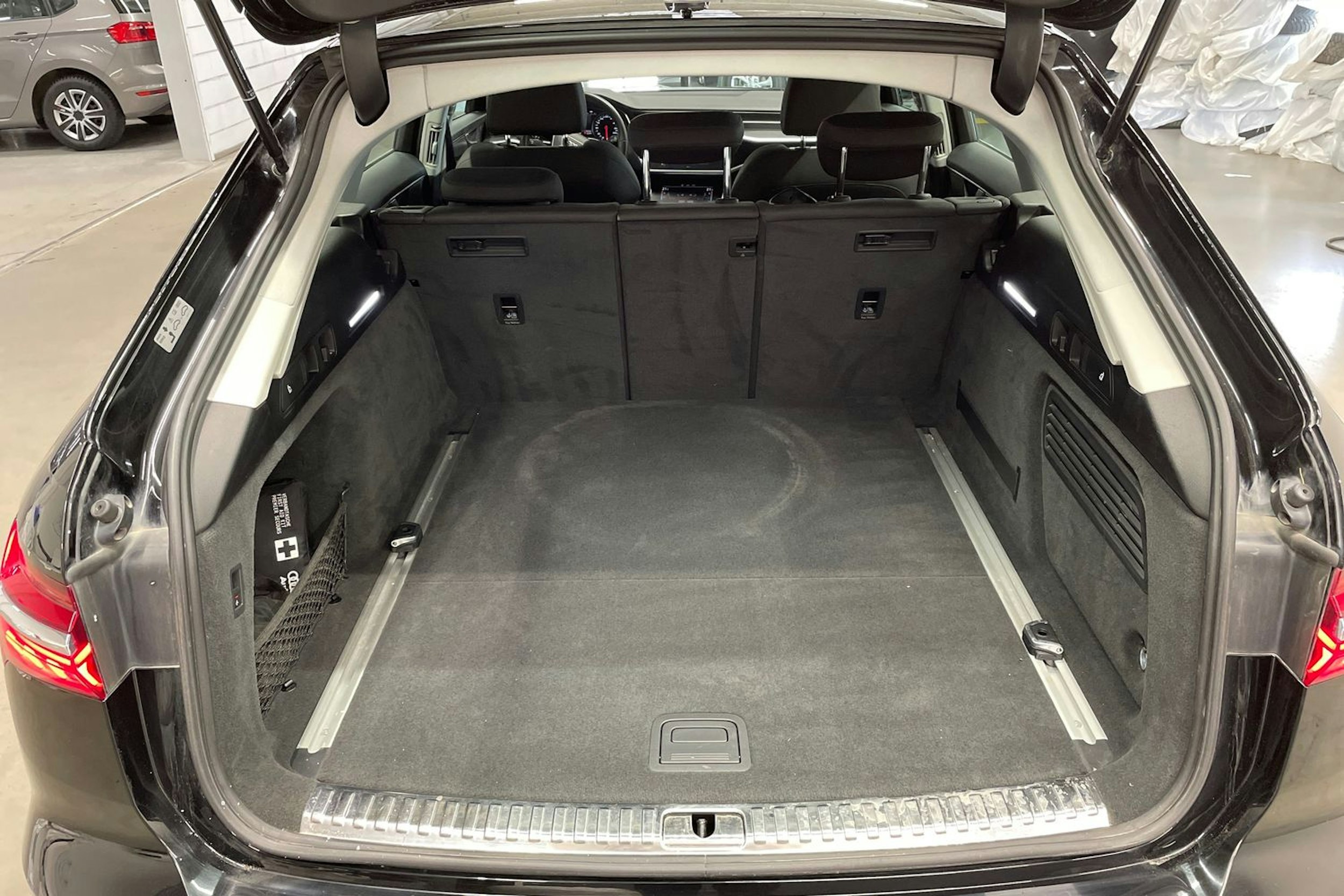 musta Audi A6 2021 kuva 15.