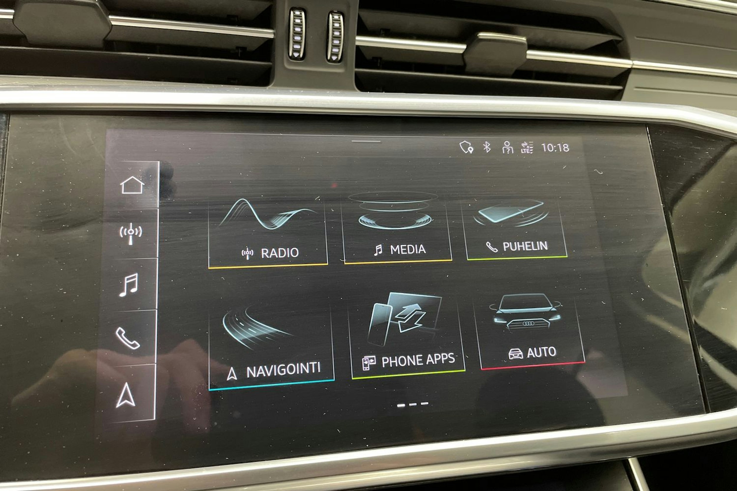 musta Audi A6 2021 kuva 18.