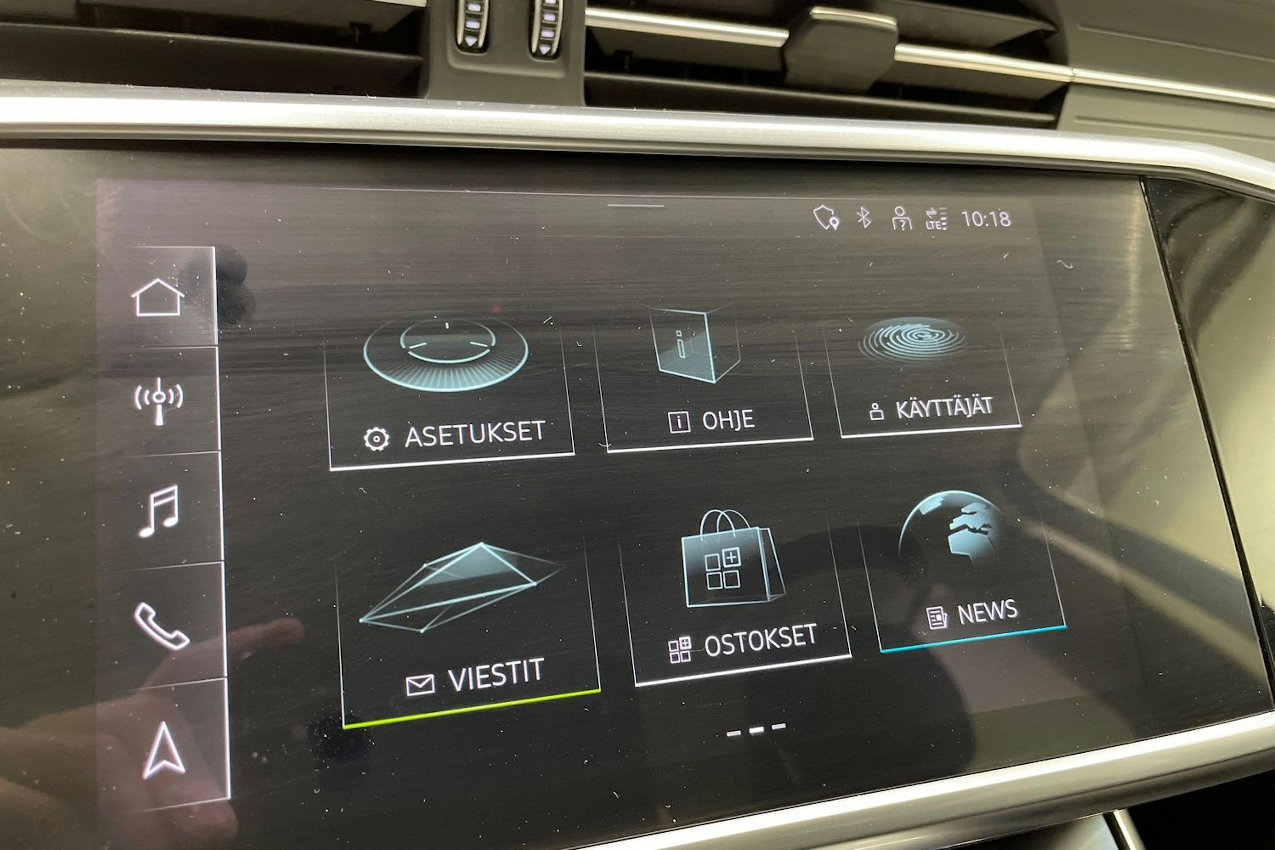 musta Audi A6 2021 kuva 19.