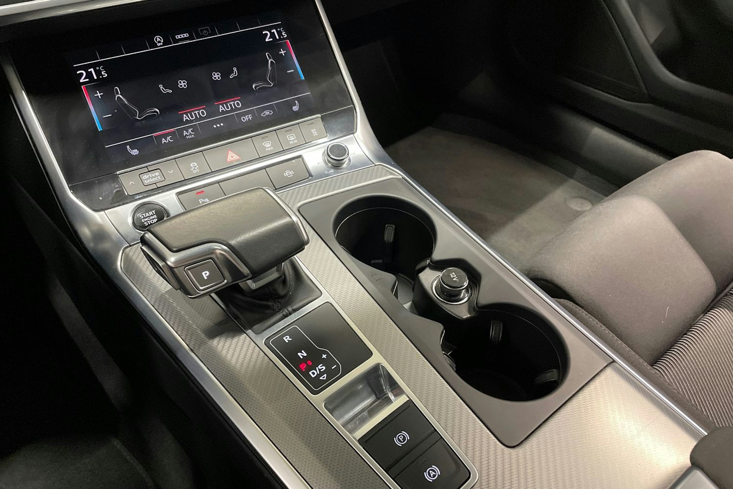 musta Audi A6 2021 kuva 26.