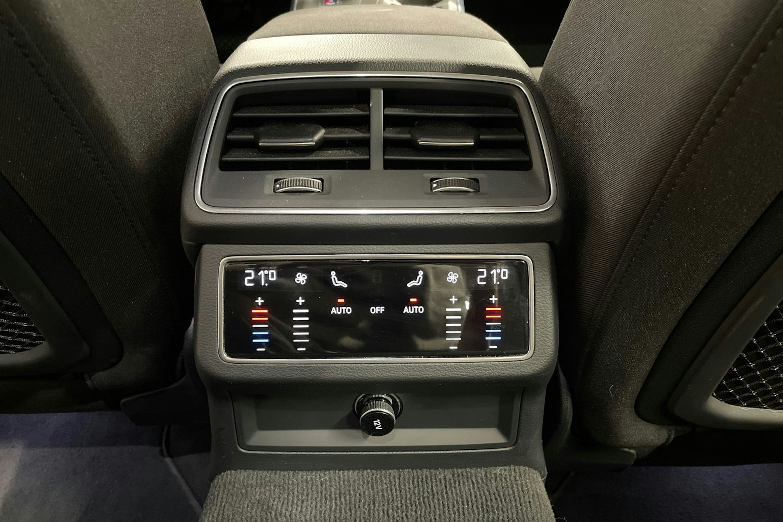 musta Audi A6 2021 kuva 28.