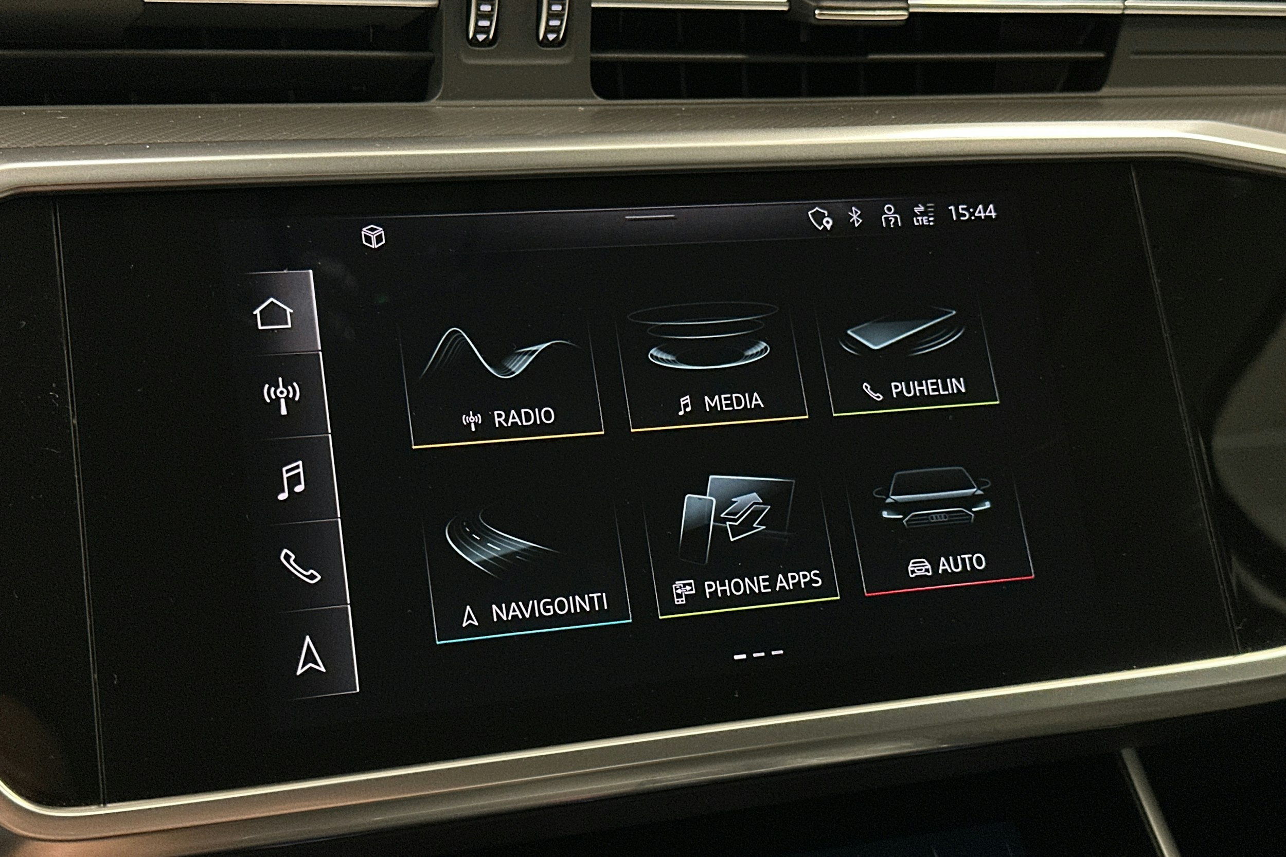 harmaa Audi A6 2021 kuva 24.
