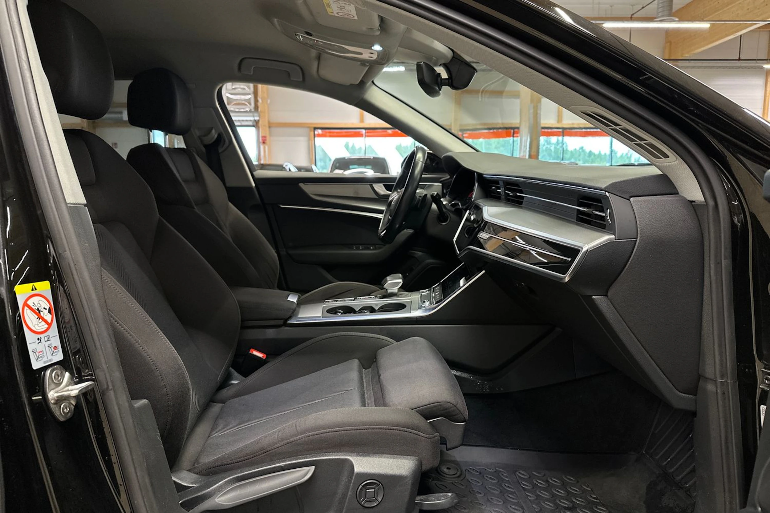 musta Audi A6 2021 kuva 11.