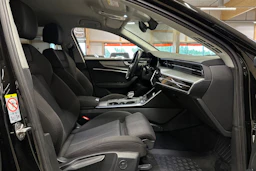musta Audi A6 2021 kuva 11.
