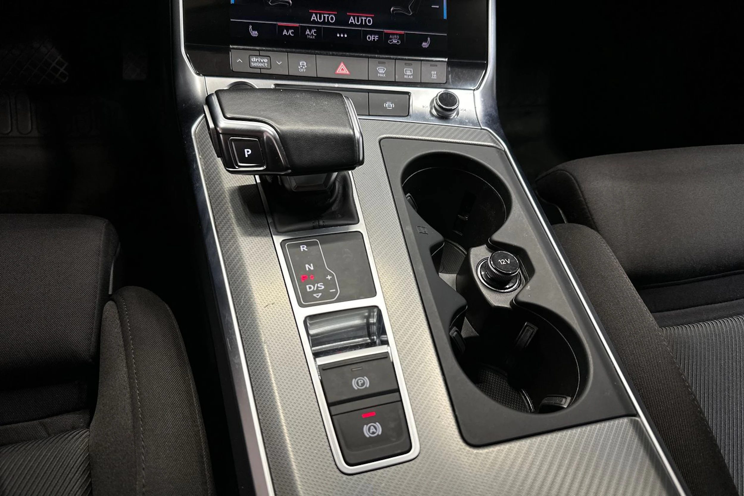 musta Audi A6 2021 kuva 19.