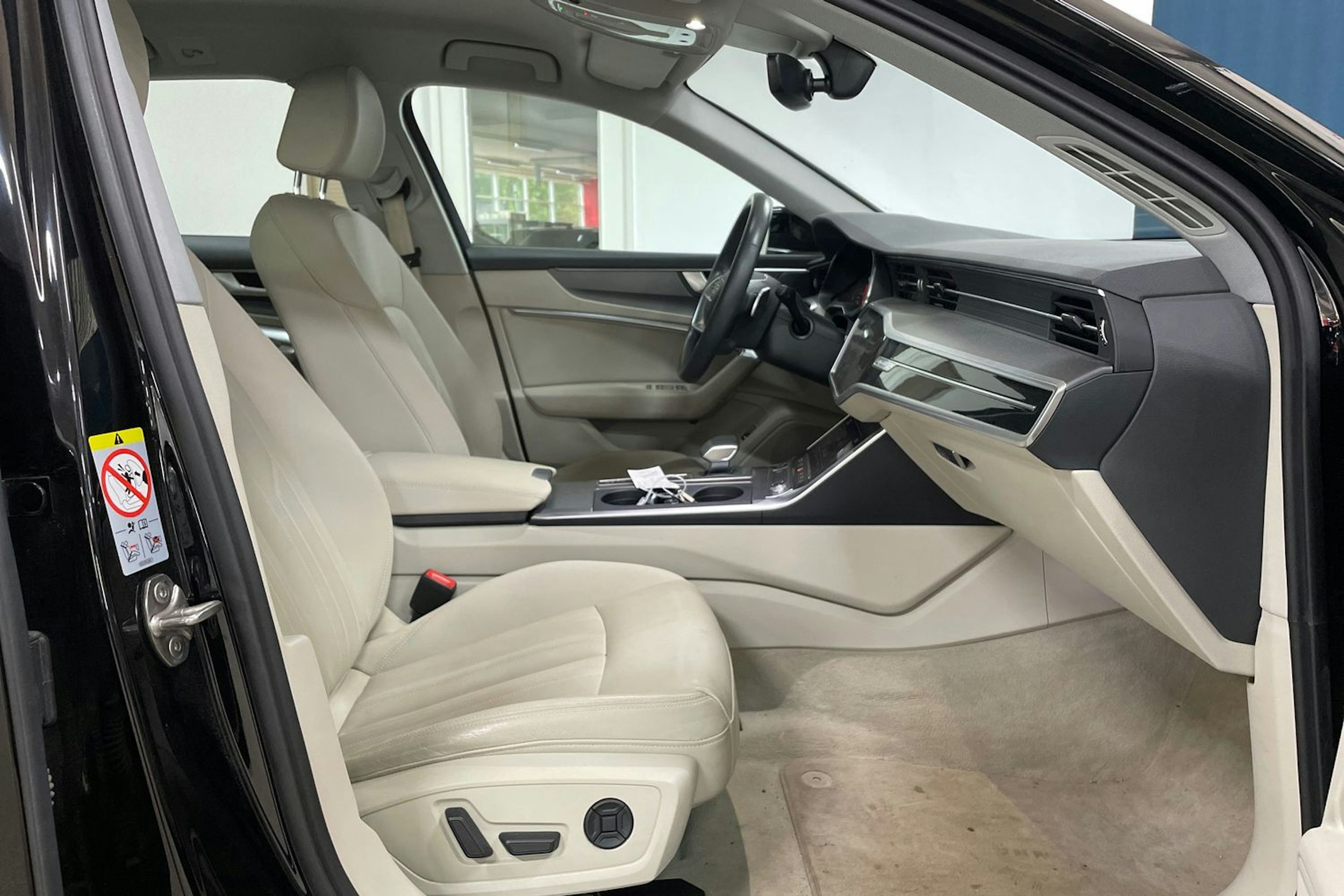 musta Audi A6 2021 kuva 14.