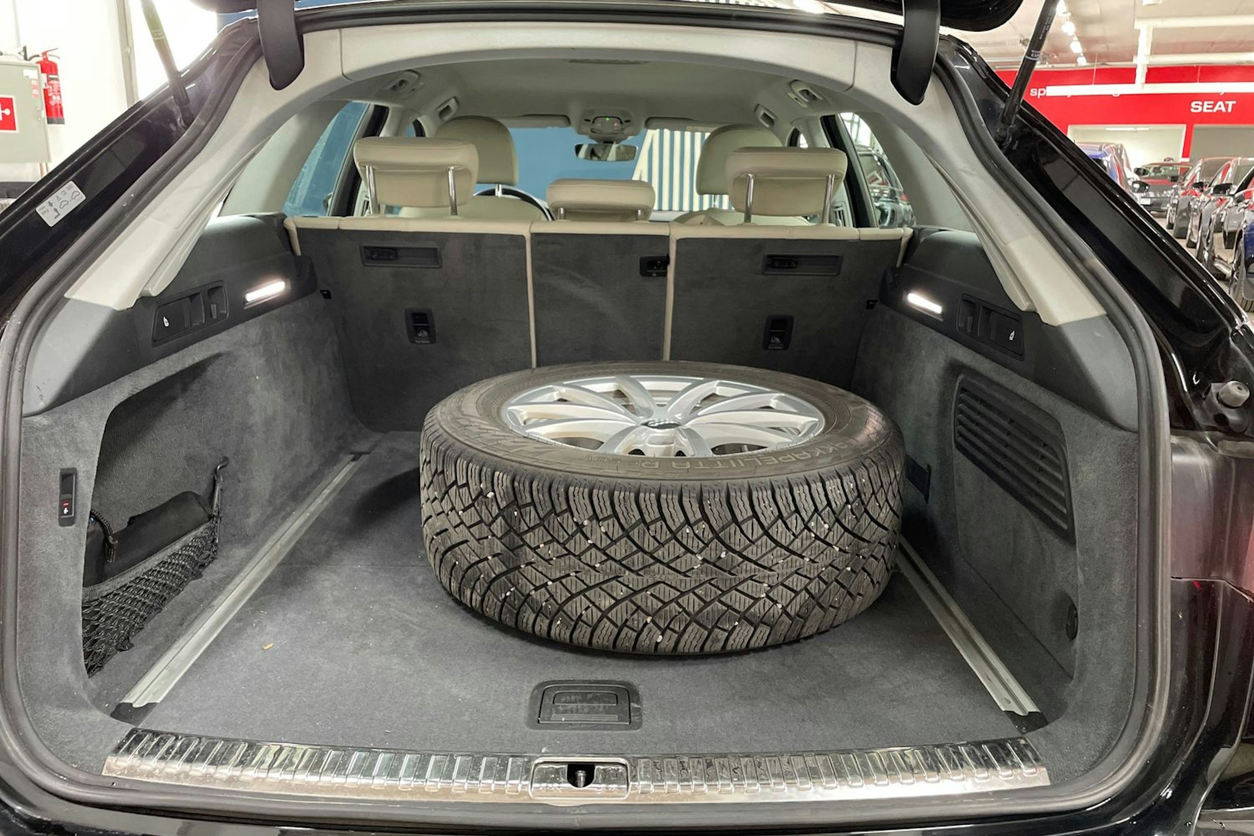 musta Audi A6 2021 kuva 17.