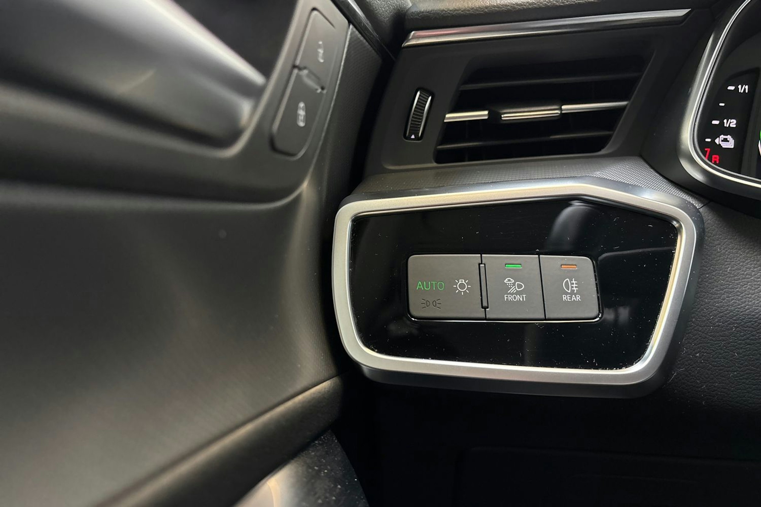 ruskea (beige) Audi A6 2021 kuva 17.