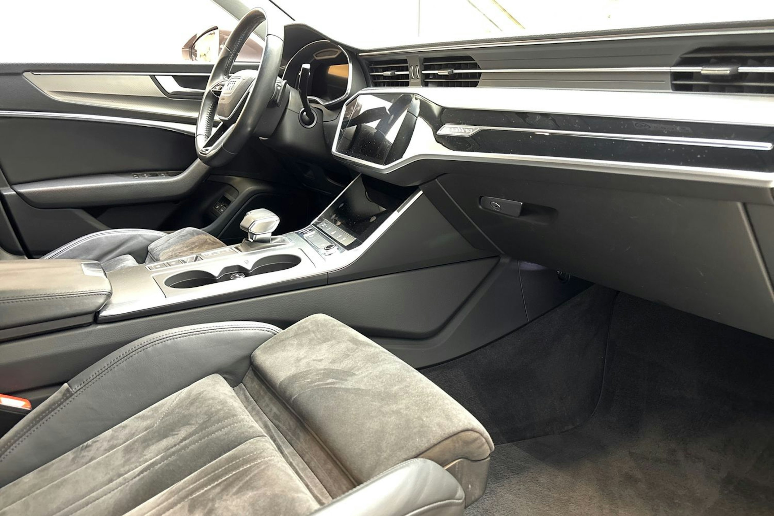 ruskea (beige) Audi A6 2021 kuva 25.