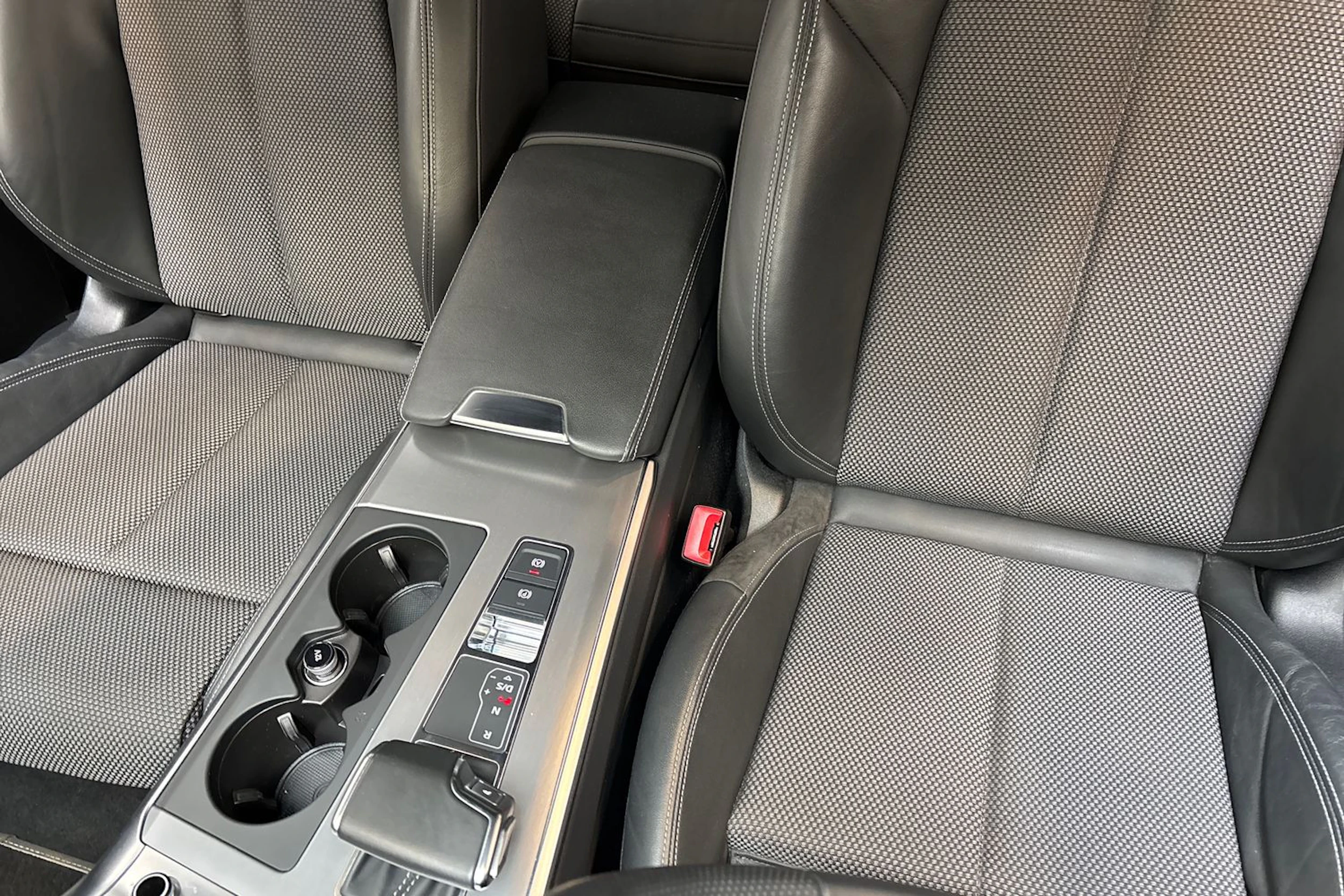 hopea Audi A6 2021 kuva 23.