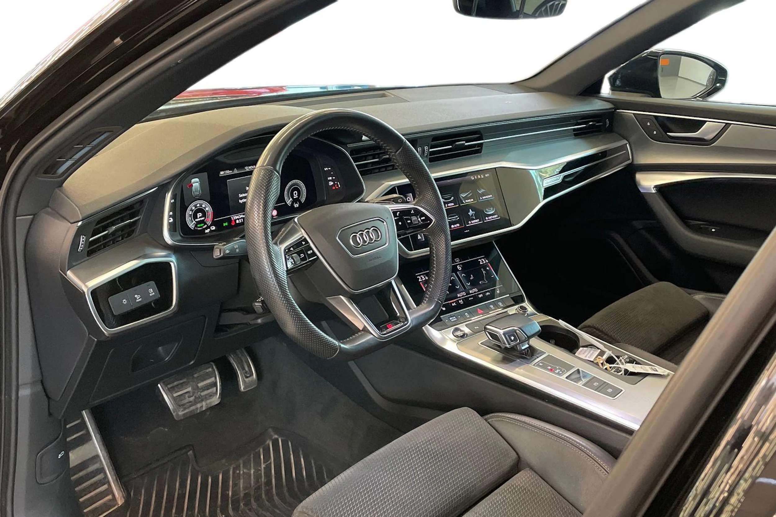 Musta Audi A6 2021 kuva 7.