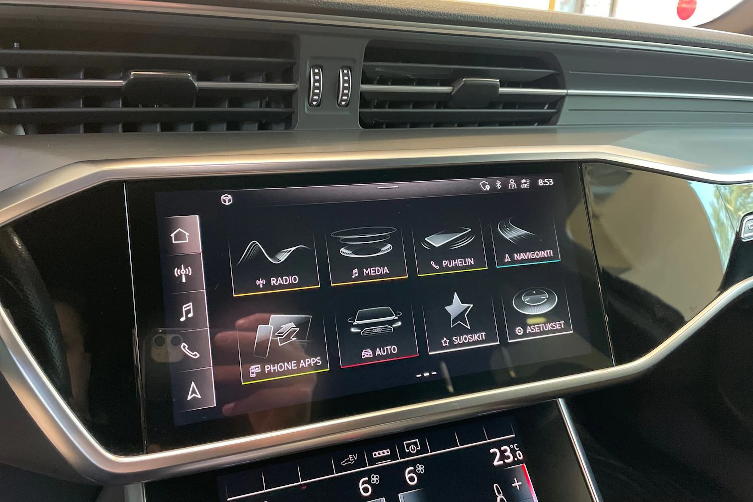 Musta Audi A6 2021 kuva 15.