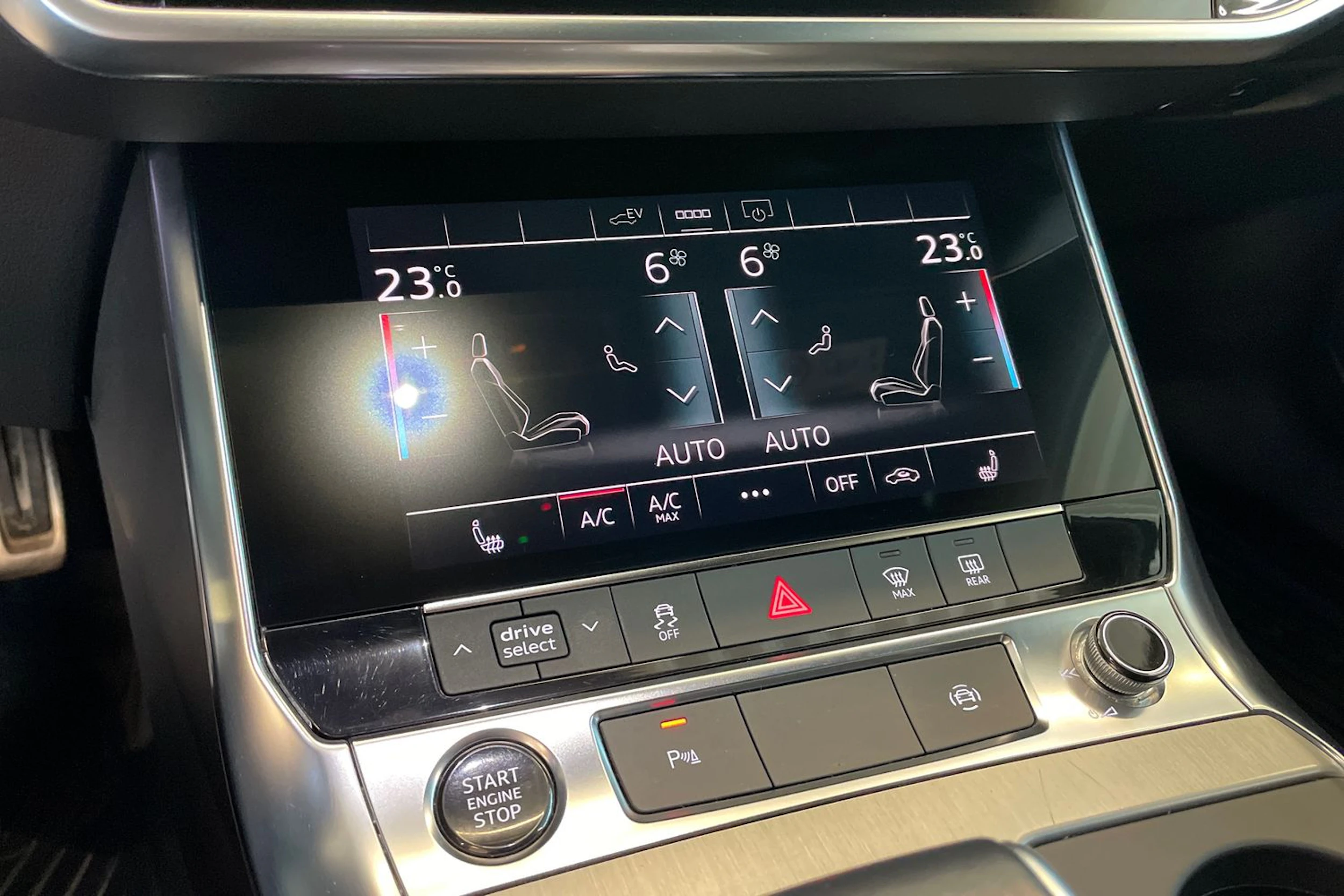 Musta Audi A6 2021 kuva 17.