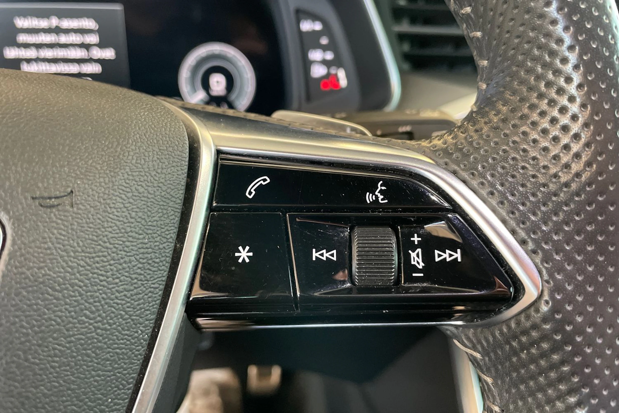 Musta Audi A6 2021 kuva 19.