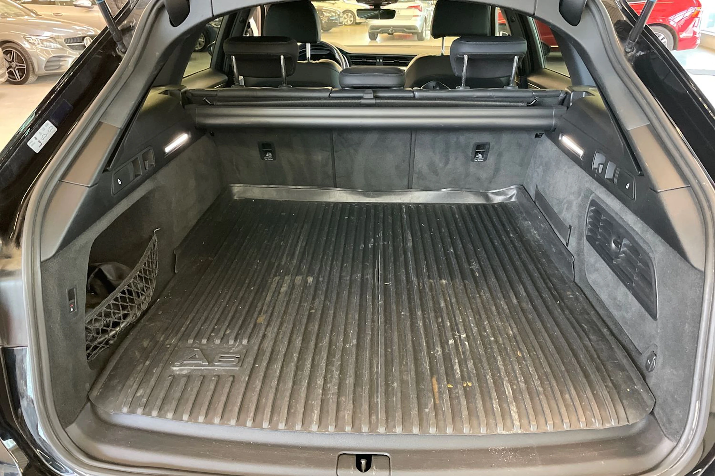 Musta Audi A6 2021 kuva 23.