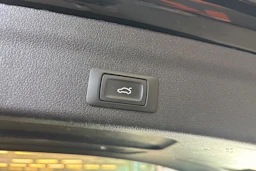 Musta Audi A6 2021 kuva 30.