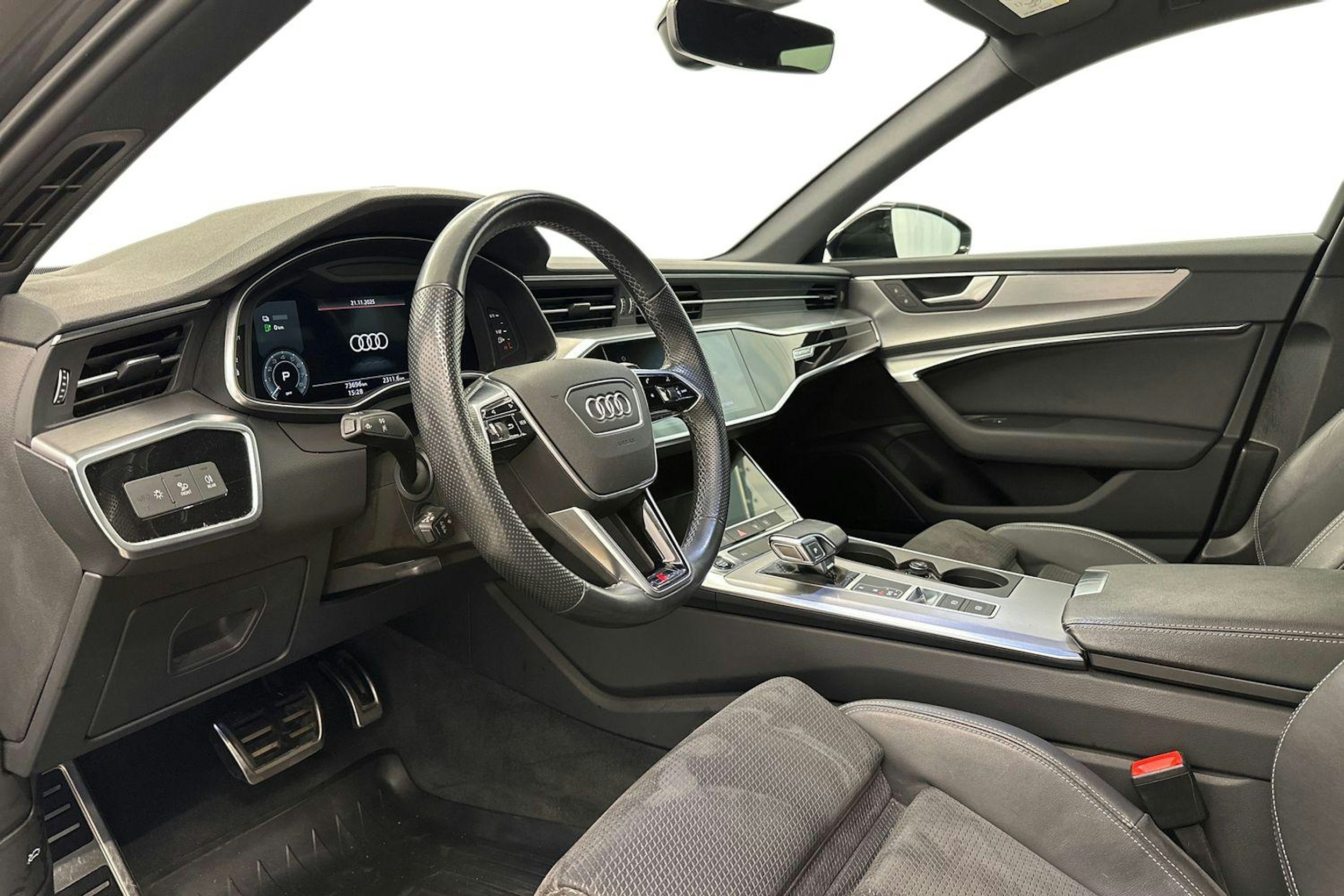 Harmaa Audi A6 2021 kuva 7.