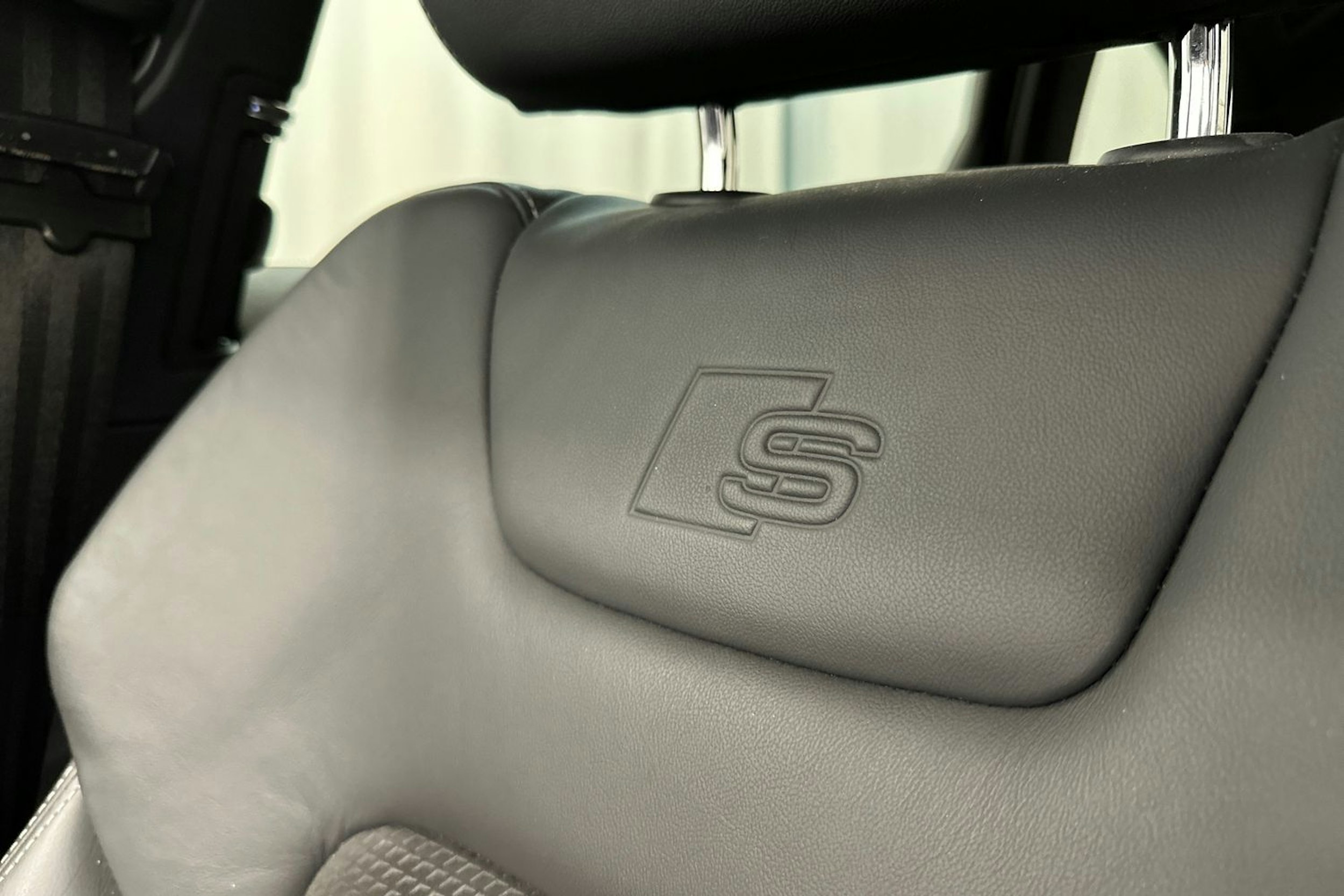 Harmaa Audi A6 2021 kuva 24.