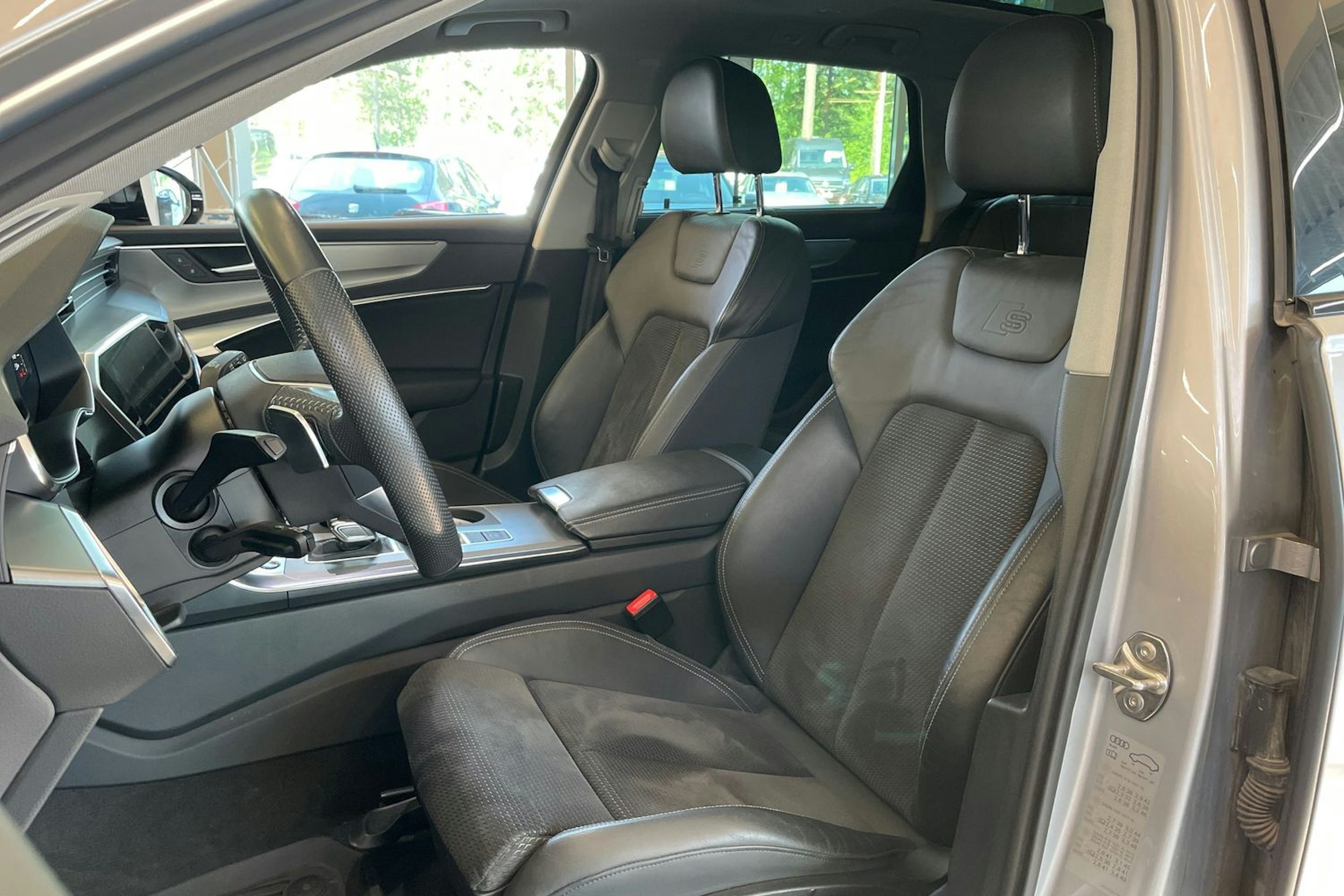 hopea Audi A6 2021 kuva 32.