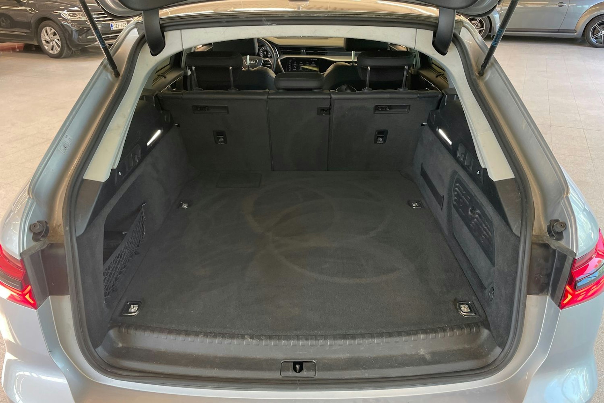 hopea Audi A6 2021 kuva 36.