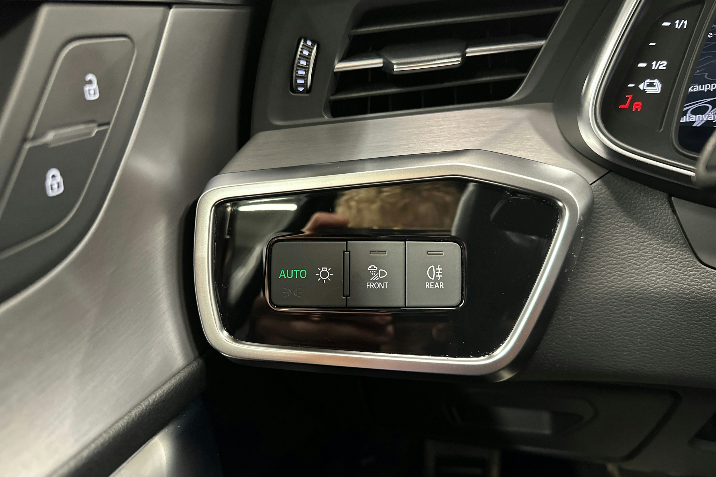 Valkoinen Audi A6 2021 kuva 19.