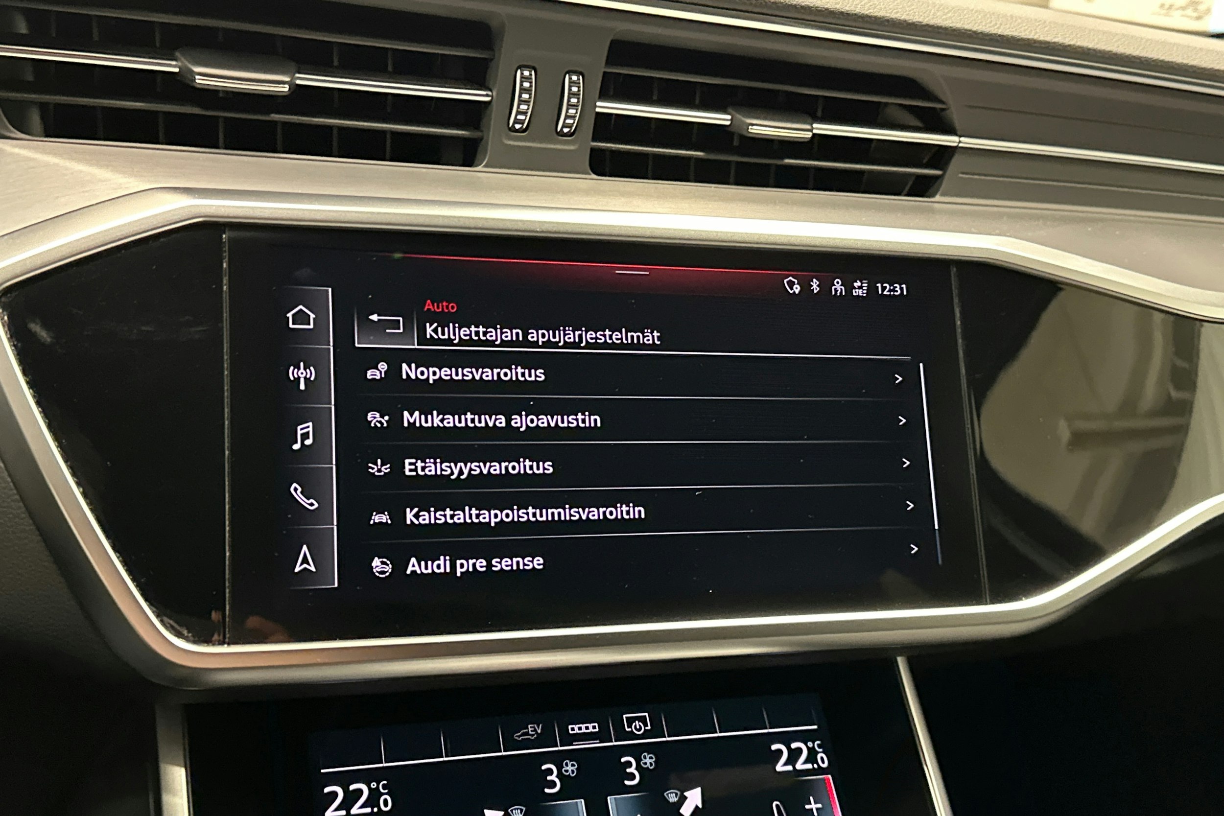 Valkoinen Audi A6 2021 kuva 27.