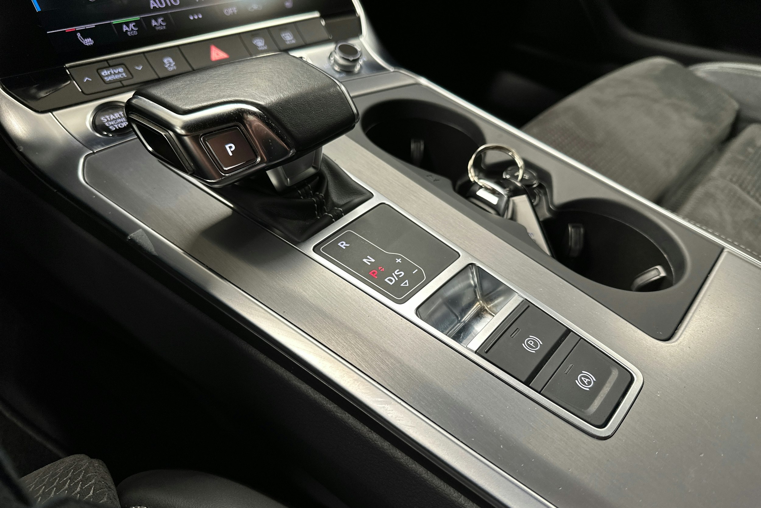 Valkoinen Audi A6 2021 kuva 29.