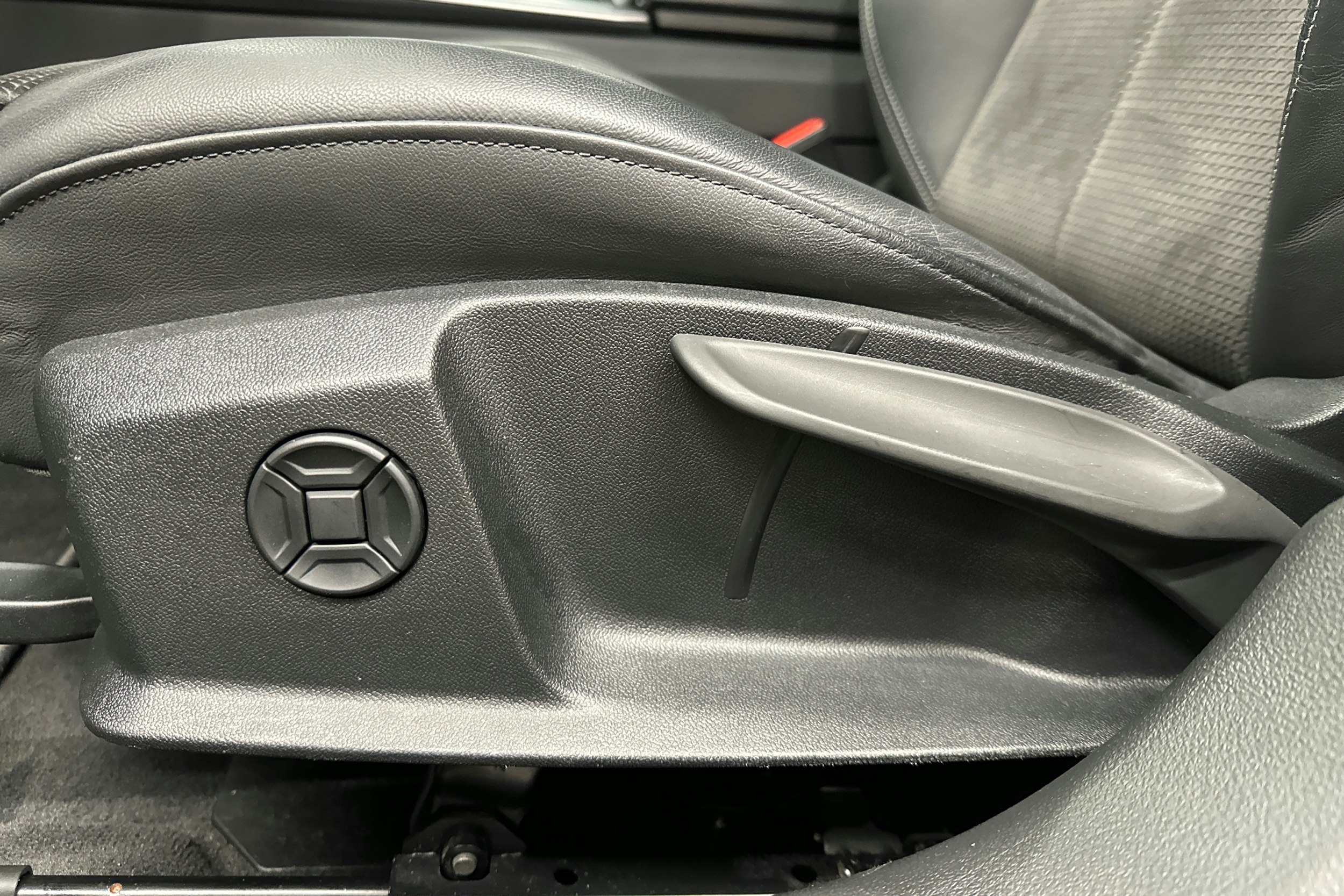 Valkoinen Audi A6 2021 kuva 31.