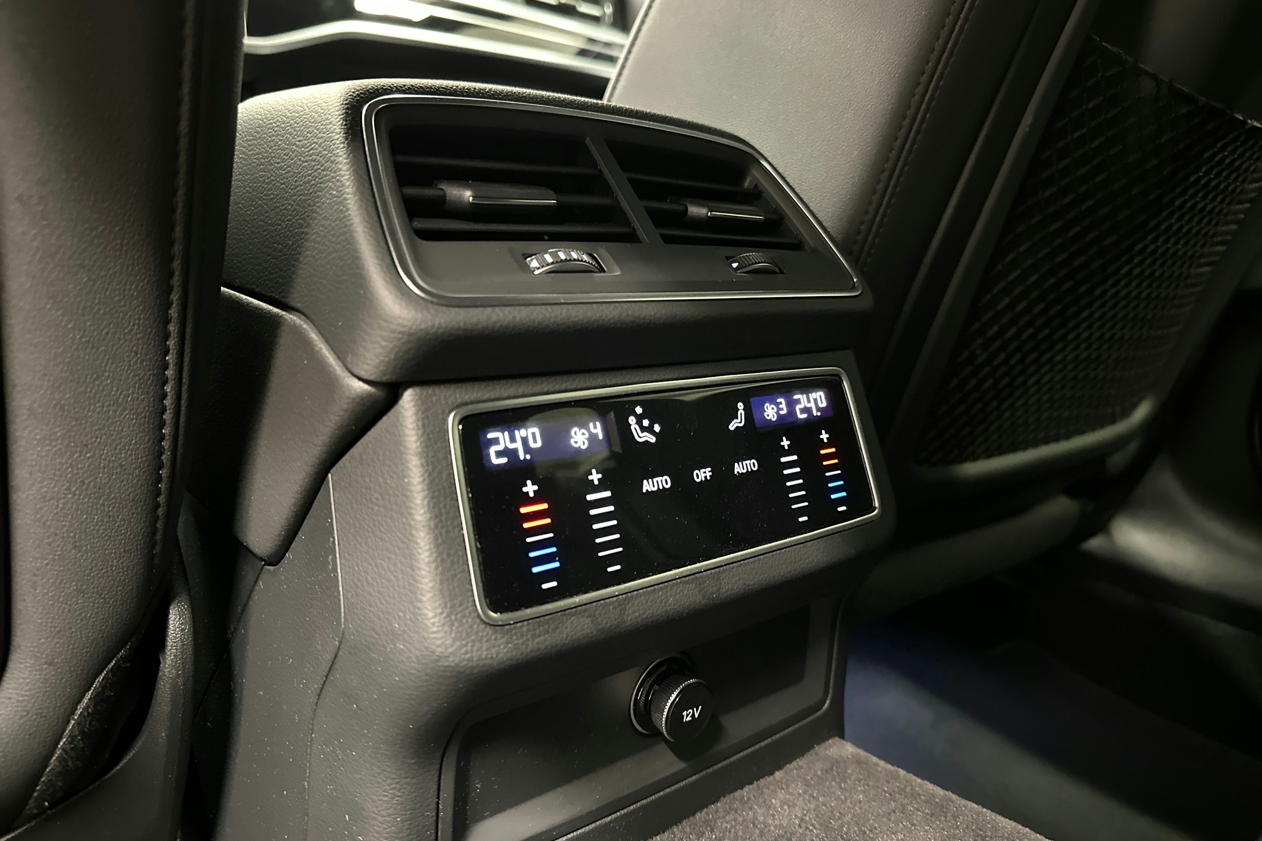 Valkoinen Audi A6 2021 kuva 32.