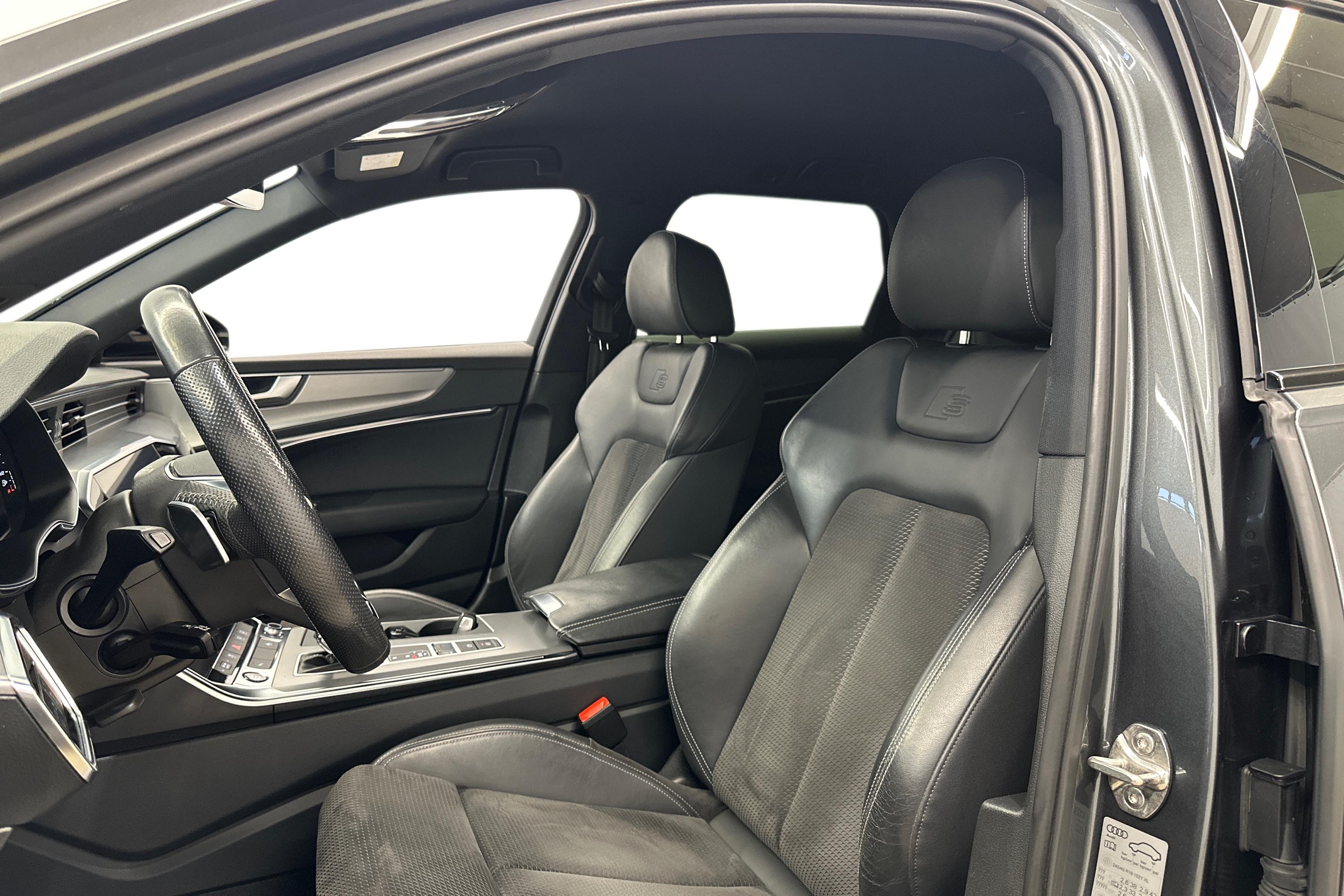 Audi A6 2021, photo 6/30