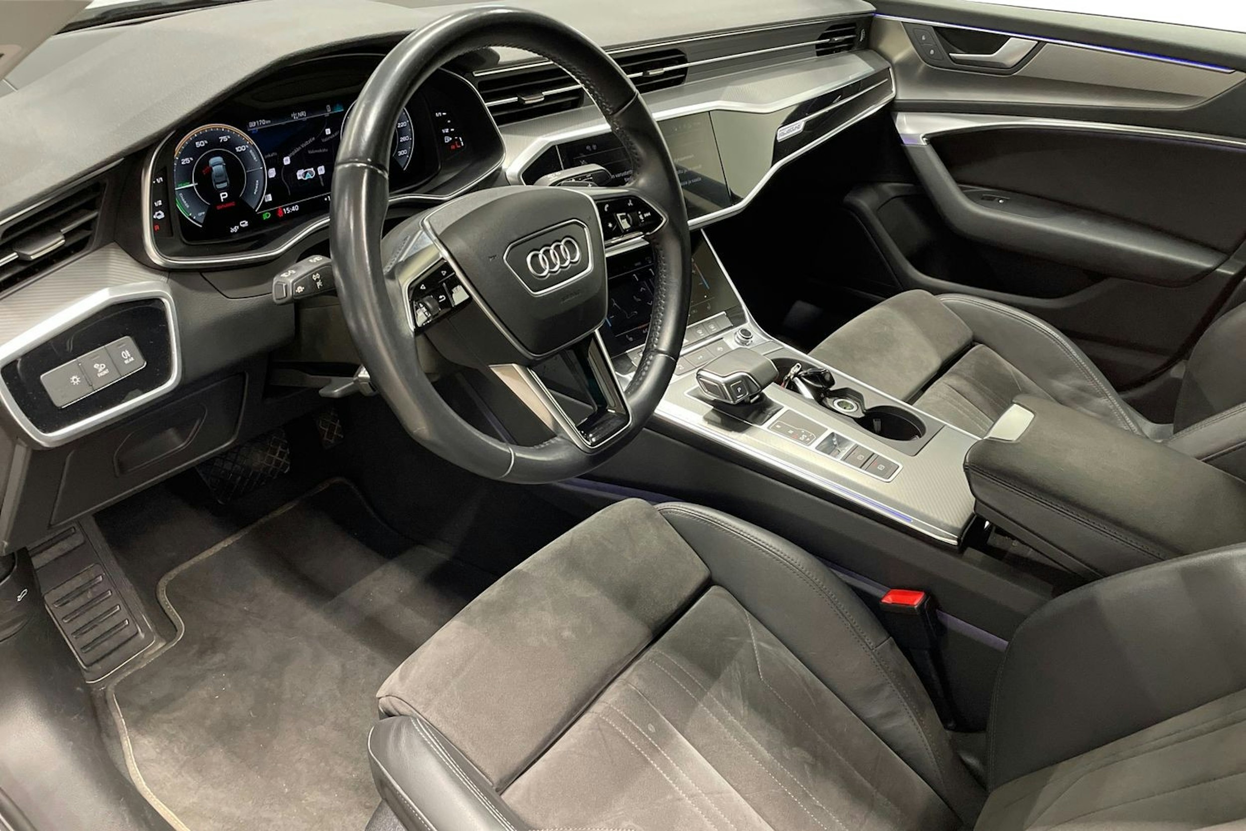 valkoinen Audi A6 2021 kuva 7.