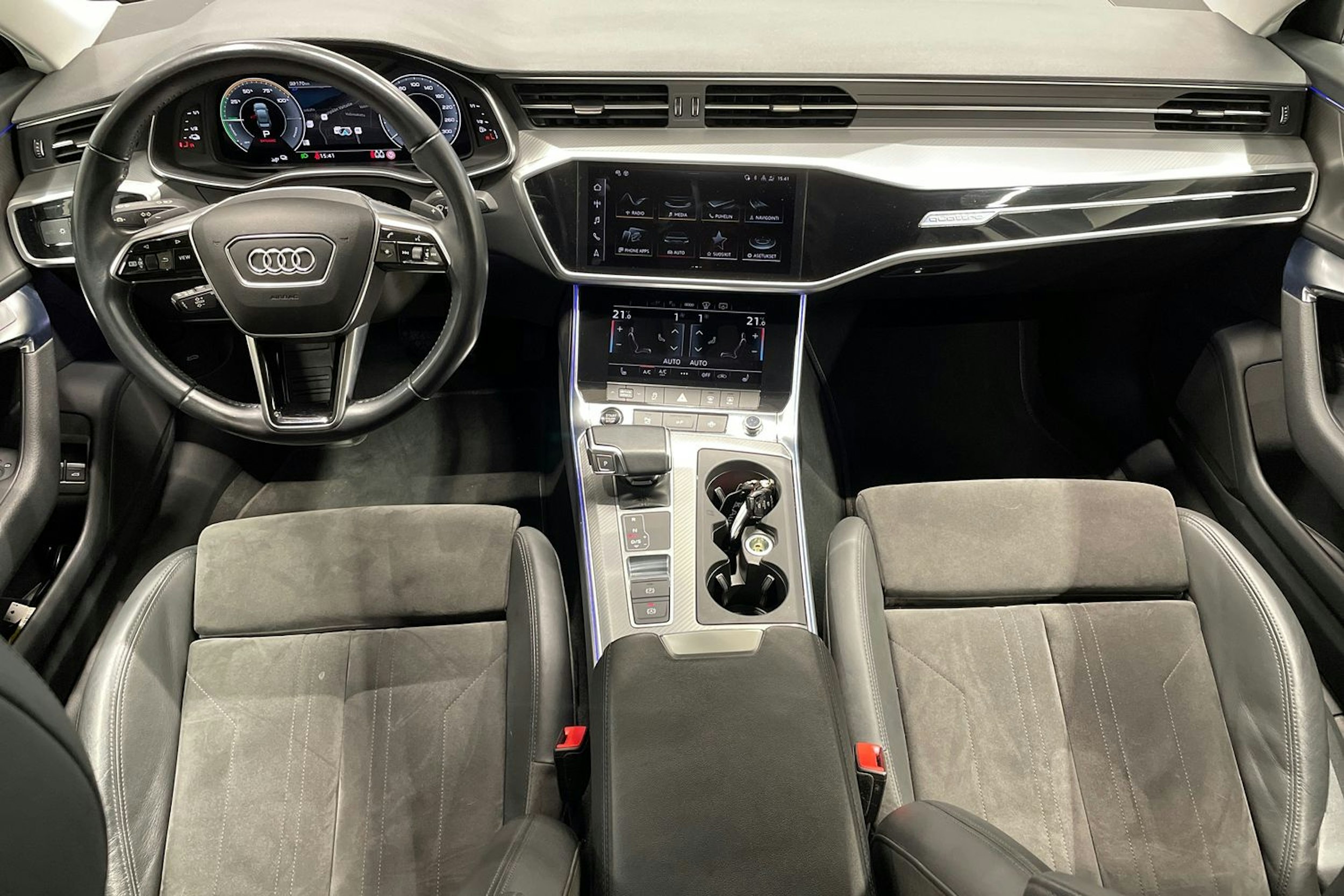 valkoinen Audi A6 2021 kuva 9.