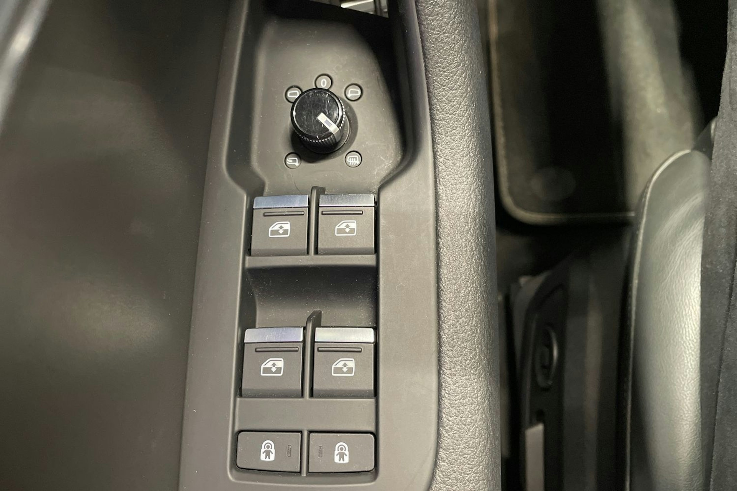 valkoinen Audi A6 2021 kuva 24.